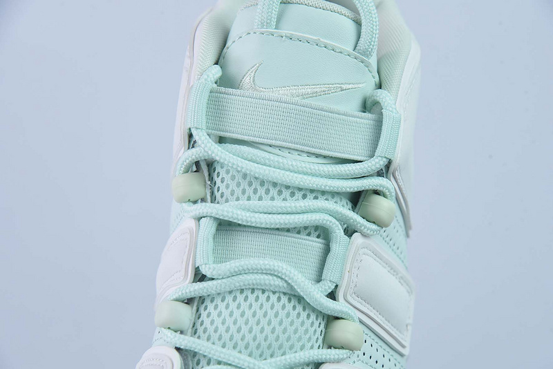 NK Air More Uptempo 917593-300