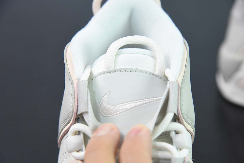 K Air More Uptempo DV1137-101