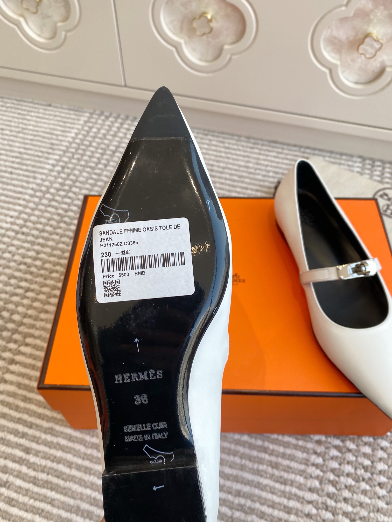 Hermes Kiari Kelly Flats (EU35-41)