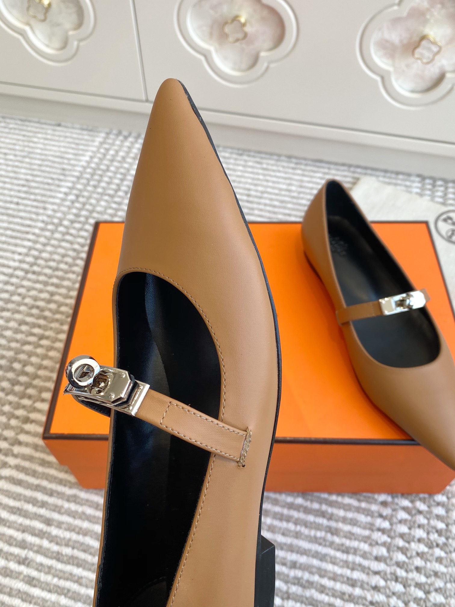 Hermes Kiari Kelly Flats (EU35-41)