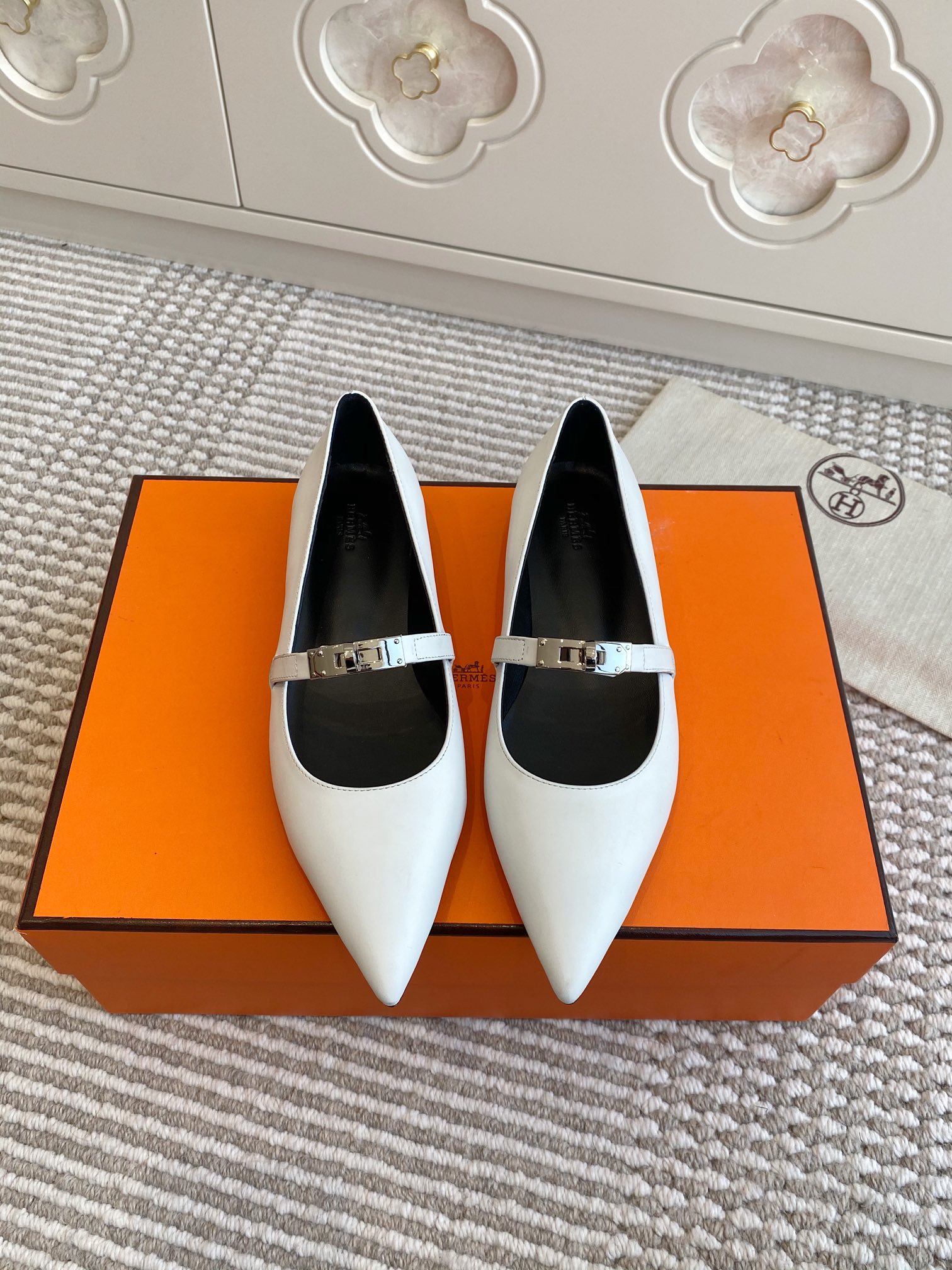 Hermes Kiari Kelly Flats (EU35-41)