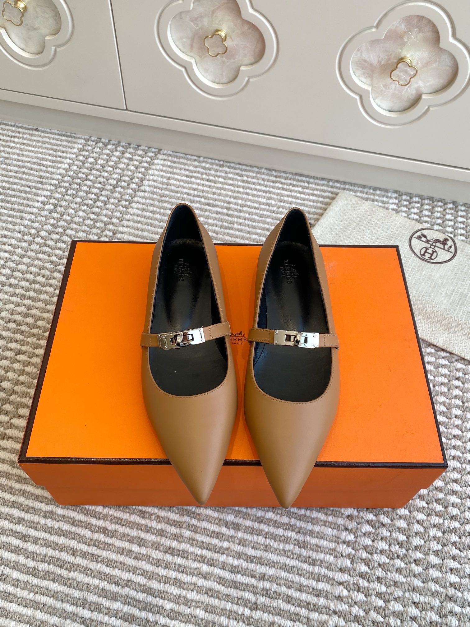 Hermes Kiari Kelly Flats (EU35-41)