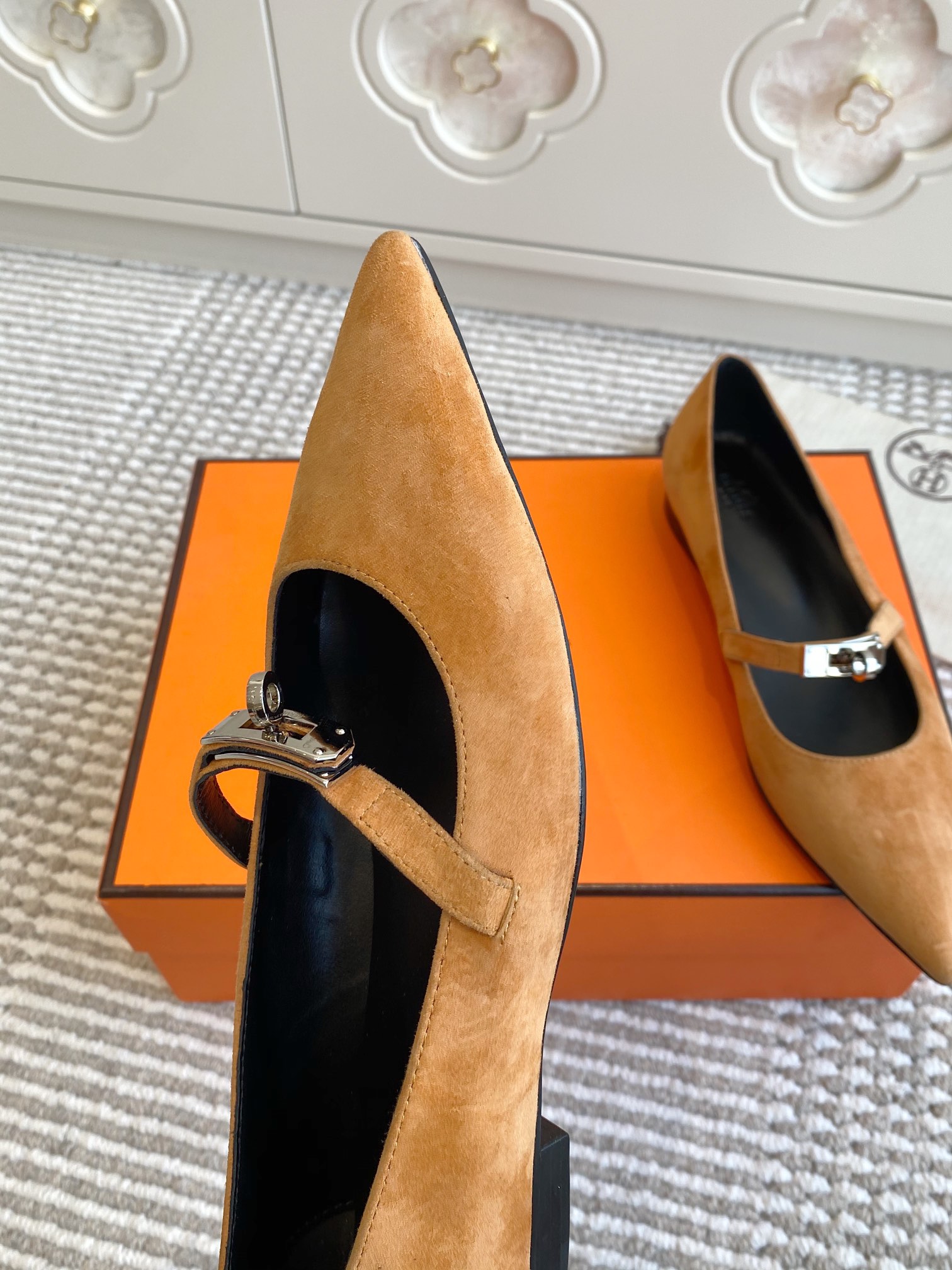 Hermes Kiari Kelly Flats (EU35-41)