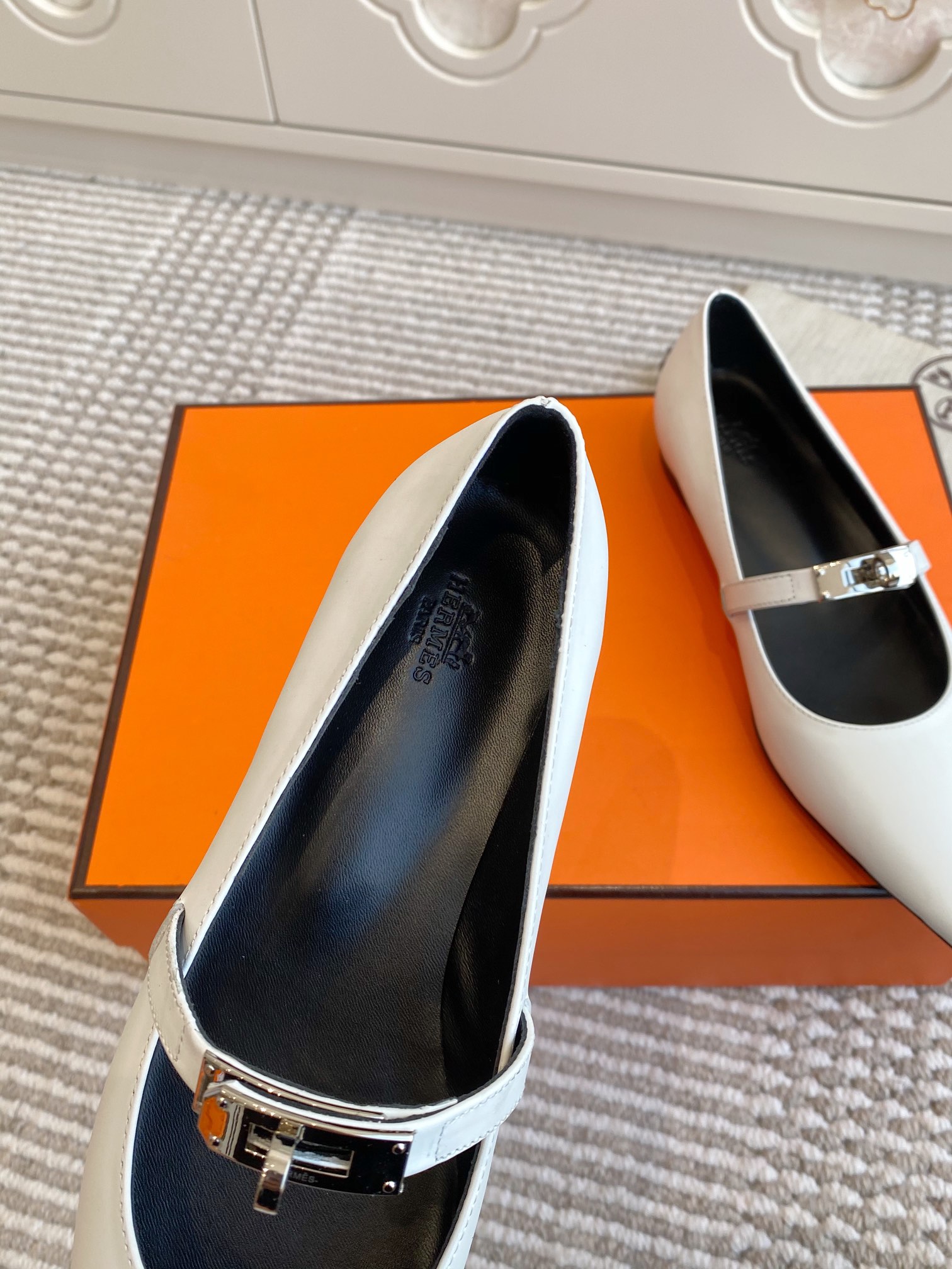 Hermes Kiari Kelly Flats (EU35-41)
