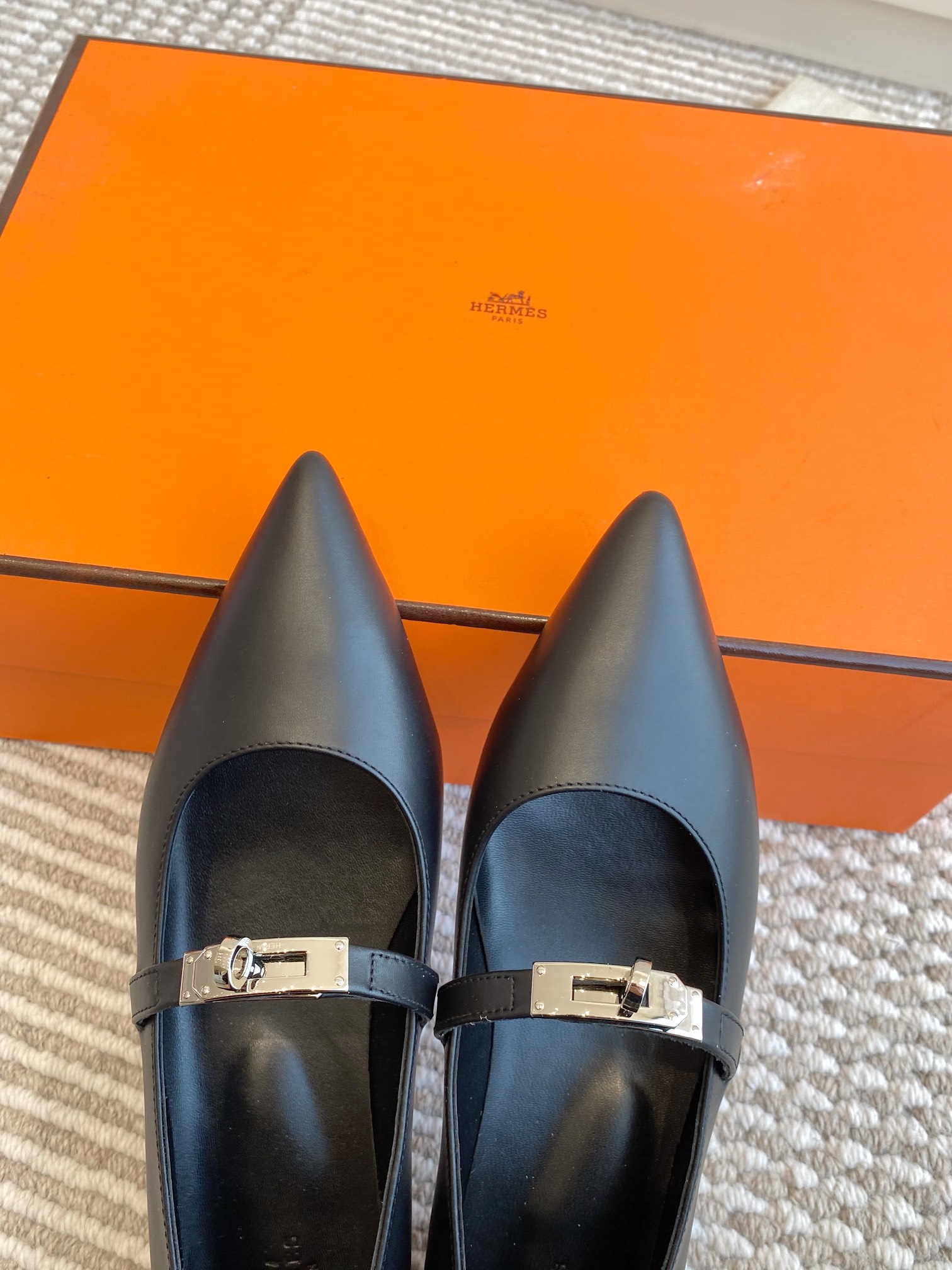 Hermes Kiari Kelly Flats (EU35-41)