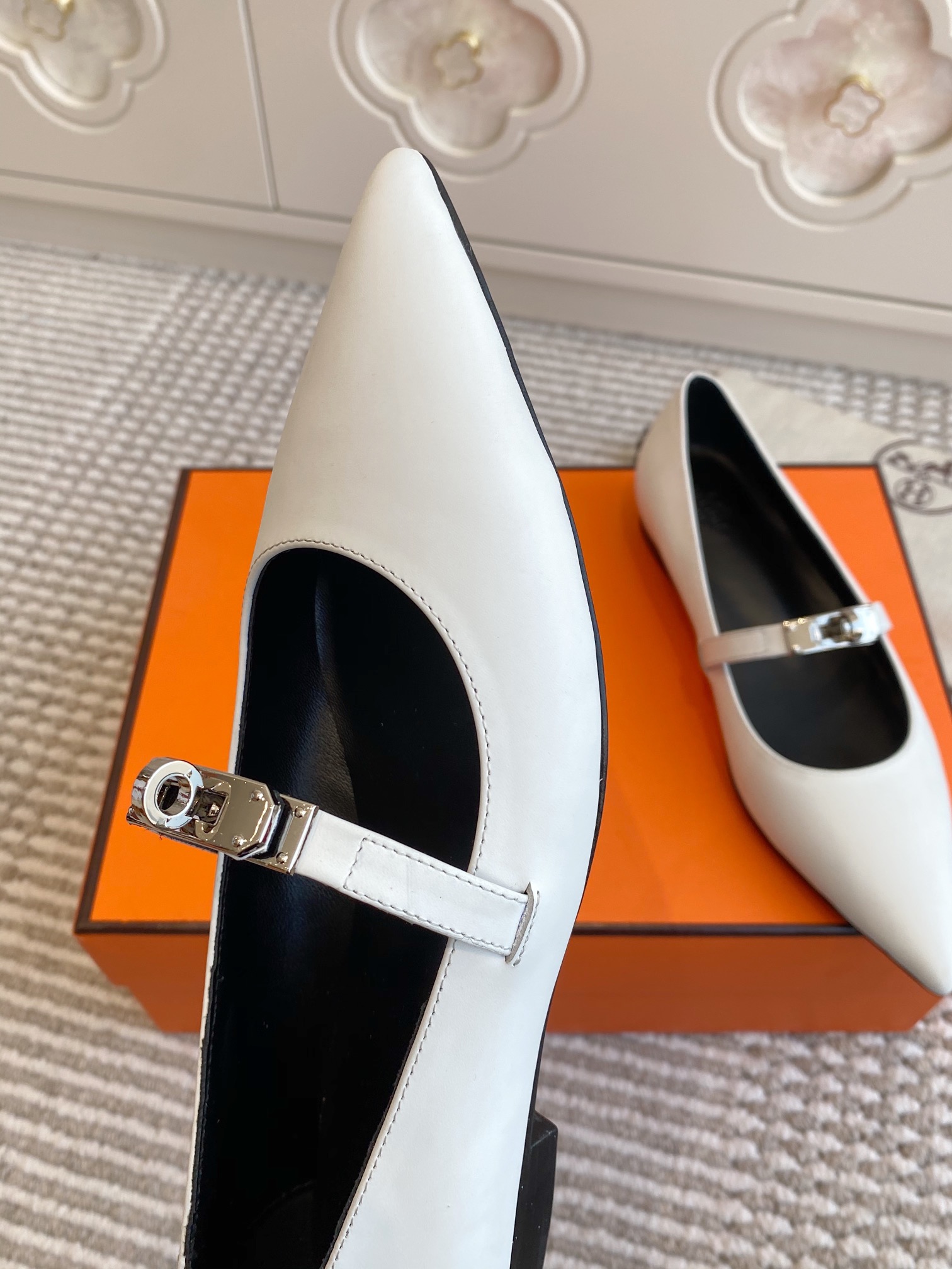 Hermes Kiari Kelly Flats (EU35-41)