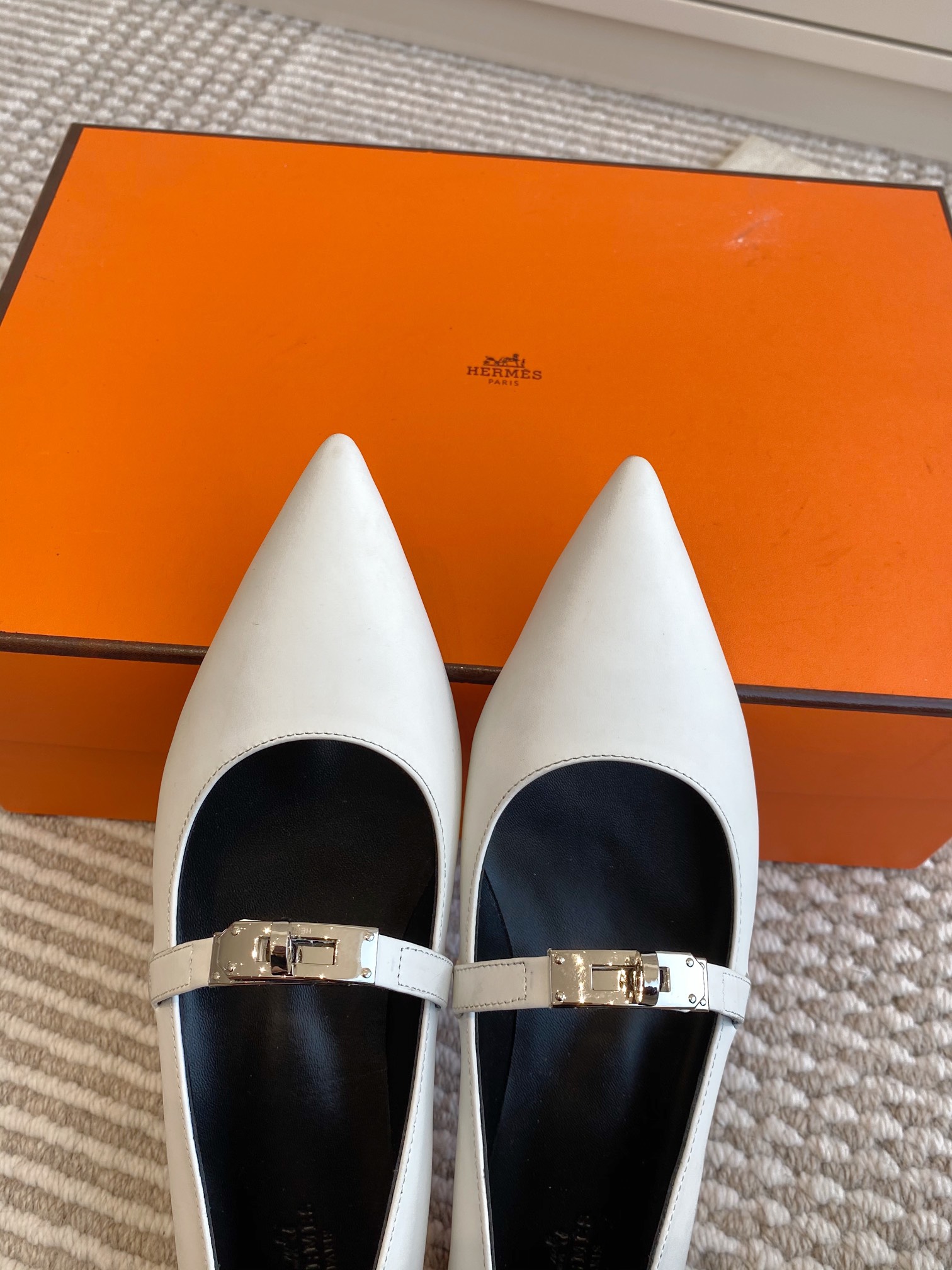 Hermes Kiari Kelly Flats (EU35-41)