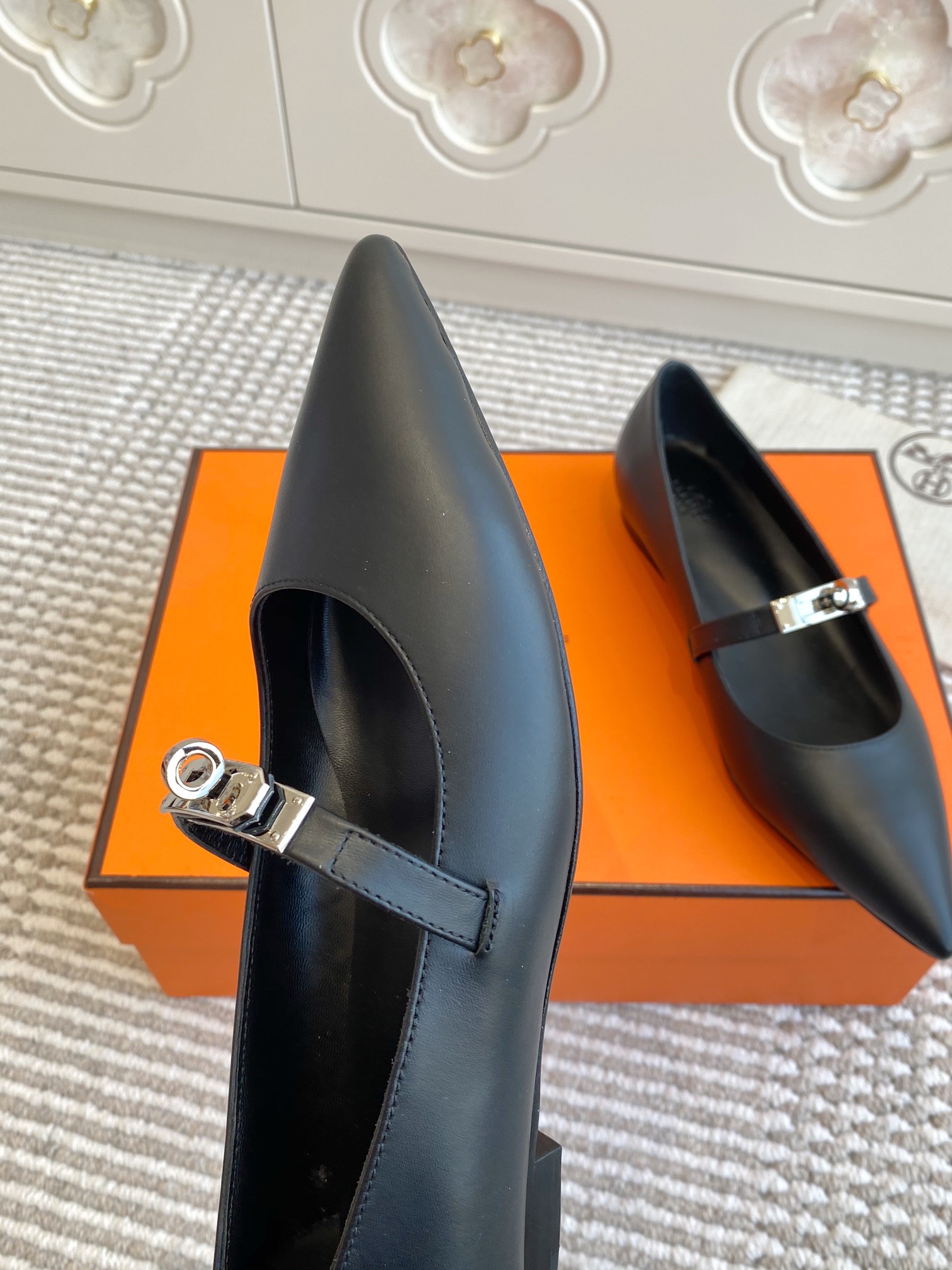 Hermes Kiari Kelly Flats (EU35-41)