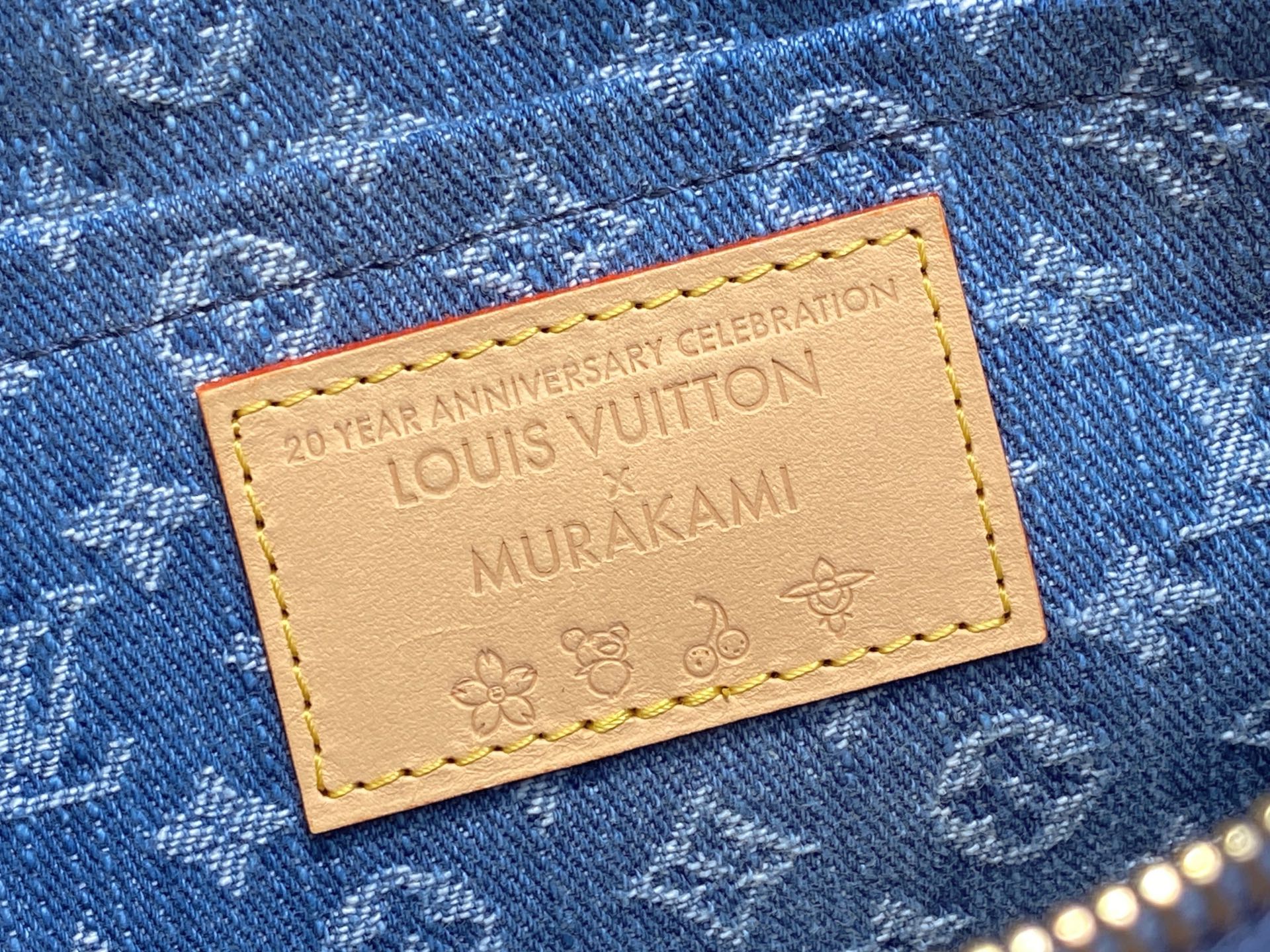 Louis Vuitton Pochette Accessoires (23.5 x 13.5 x 4 CM)