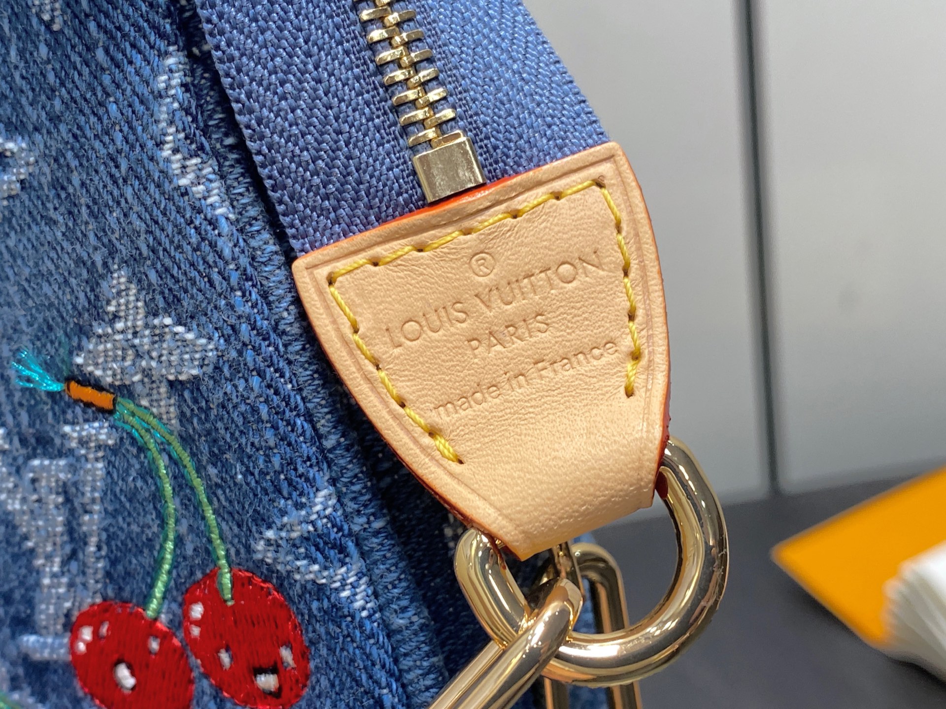 Louis Vuitton Pochette Accessoires (23.5 x 13.5 x 4 CM)