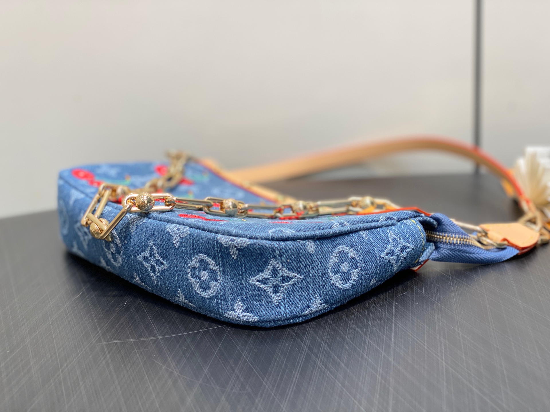 Louis Vuitton Pochette Accessoires (23.5 x 13.5 x 4 CM)