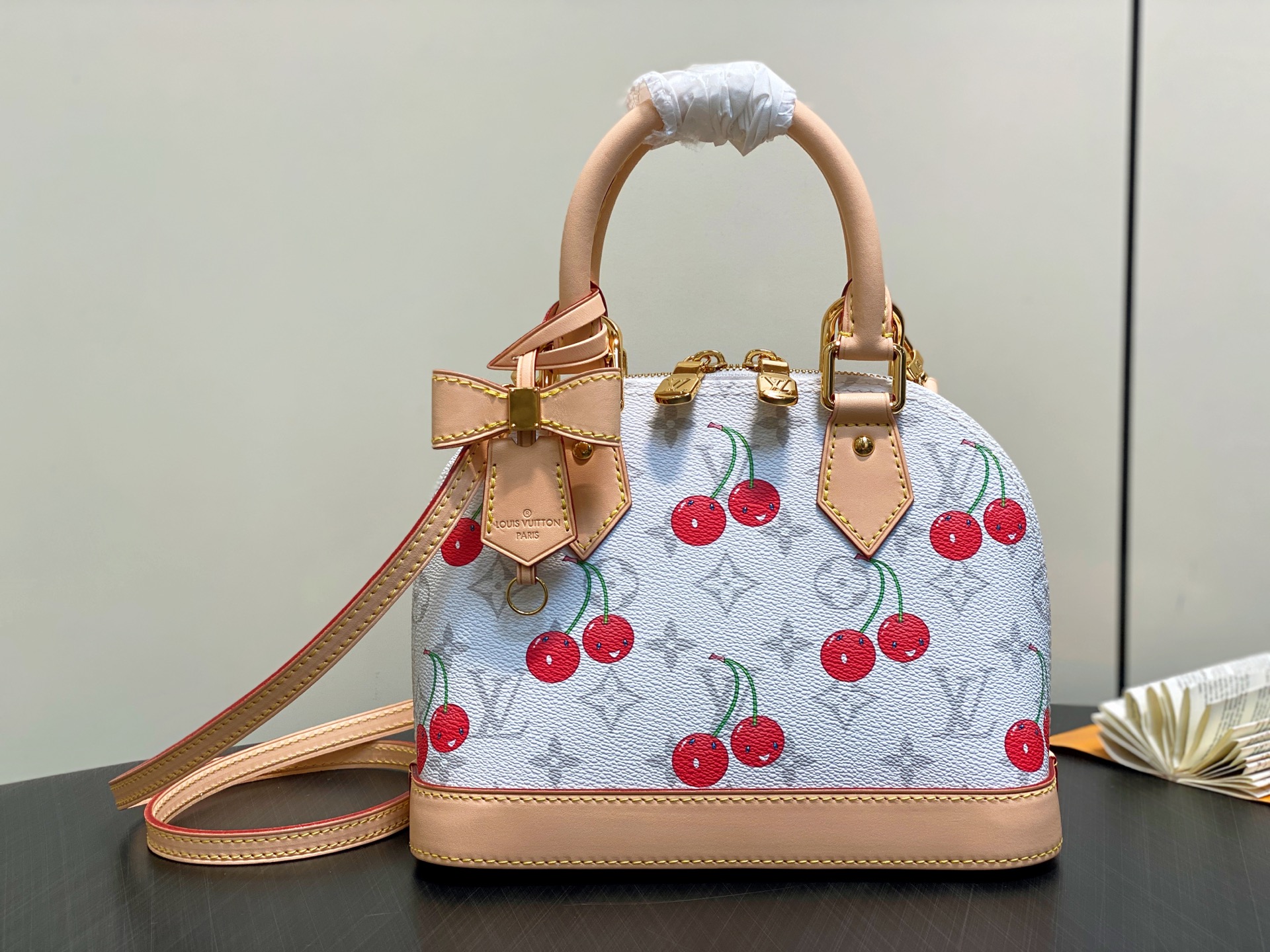 LV Alma bb(23.5 x 17.5 x 11.5)