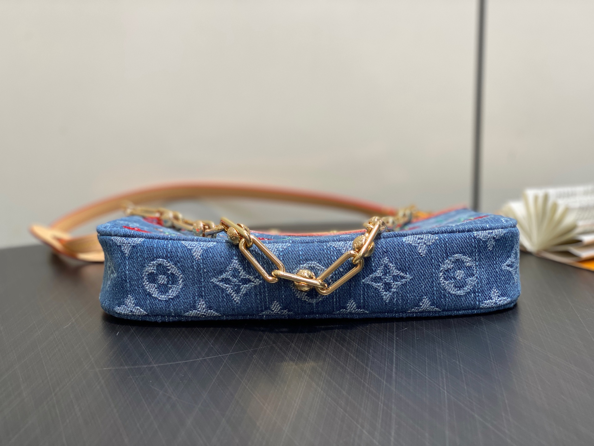 Louis Vuitton Pochette Accessoires (23.5 x 13.5 x 4 CM)