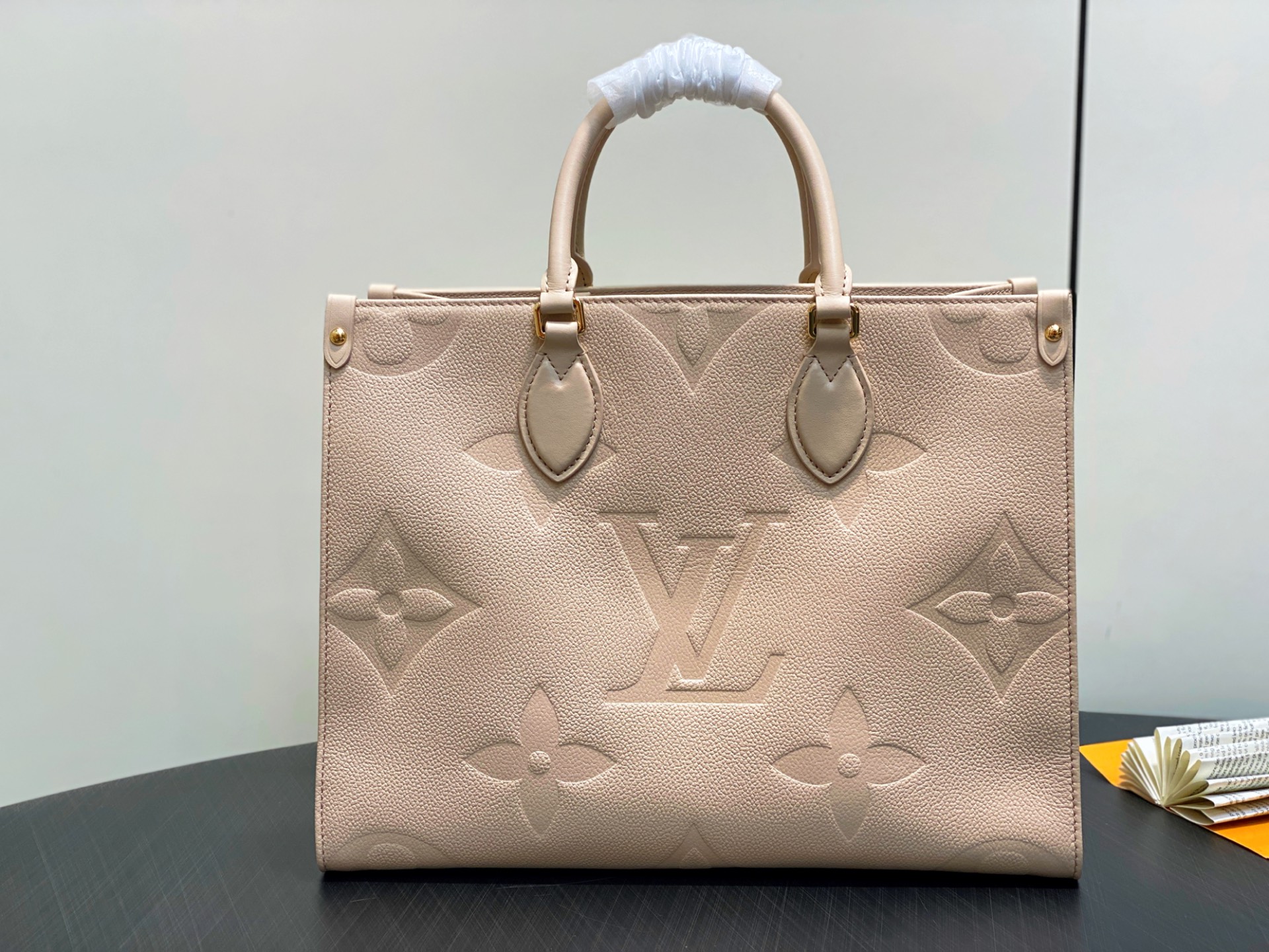 Louis Vuitton Onthego MM-35 x 27 x 14CM