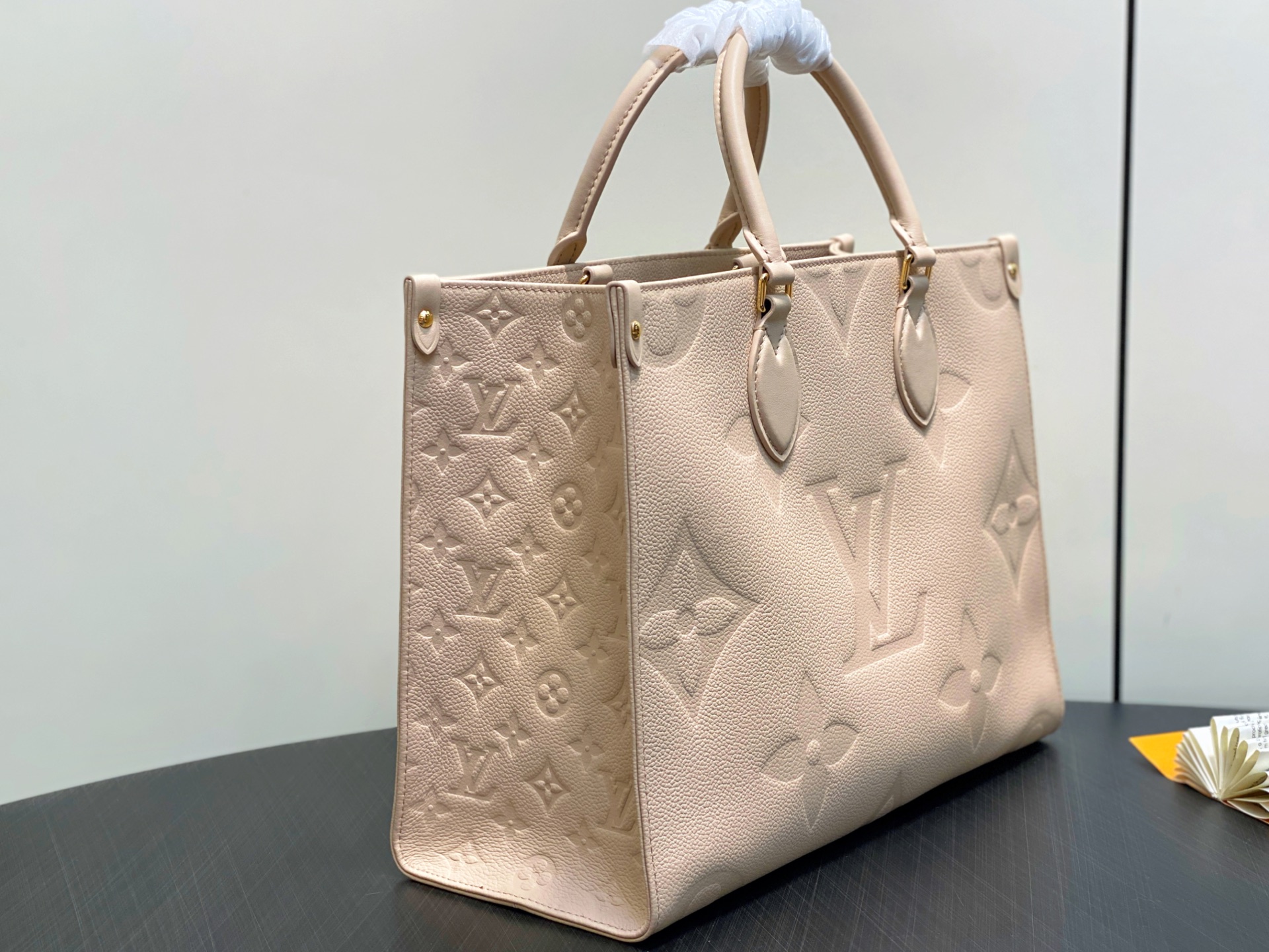 Louis Vuitton Onthego MM-35 x 27 x 14CM