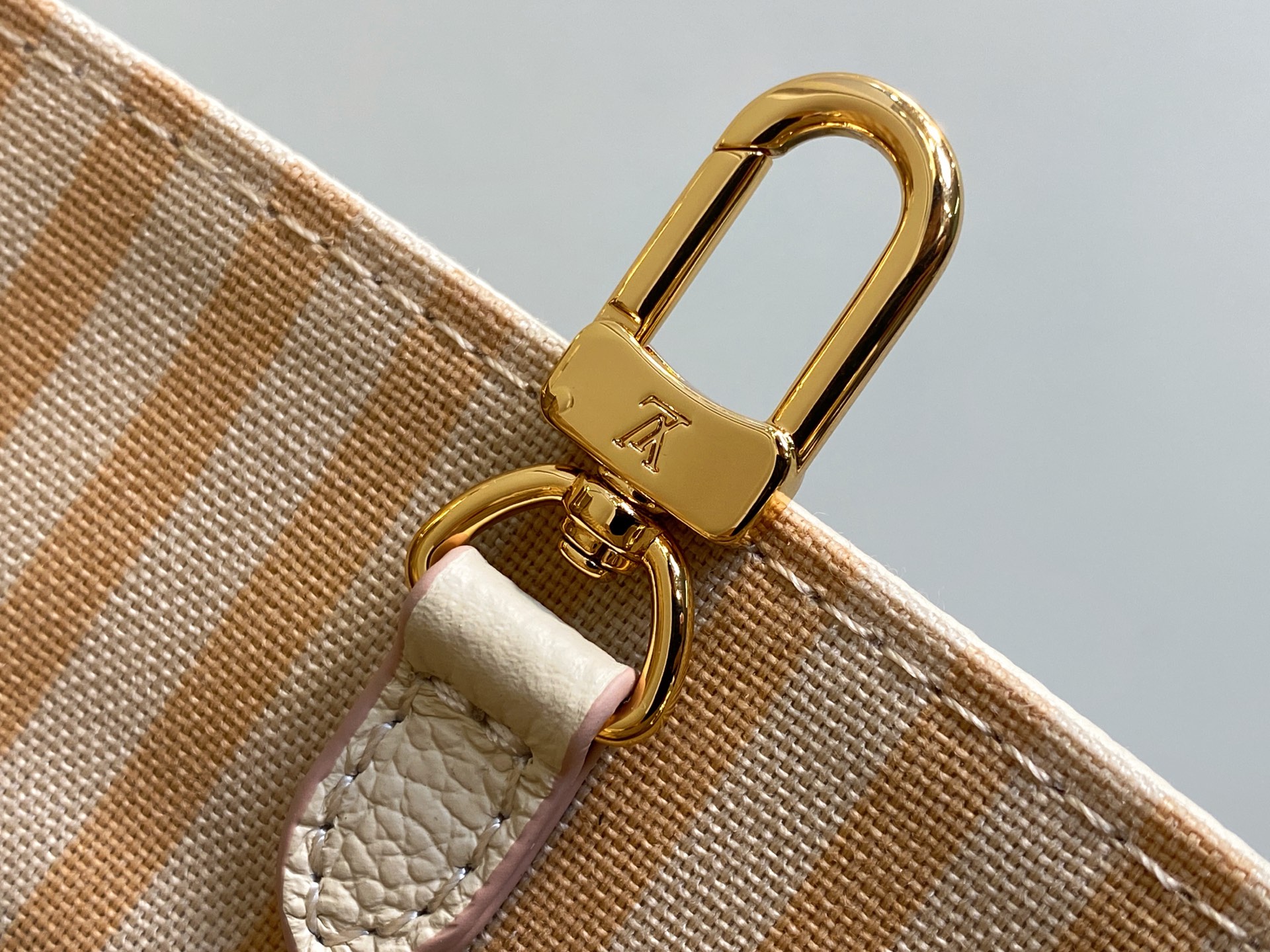 Louis Vuitton Onthego-19 x 11.5 x 25CM