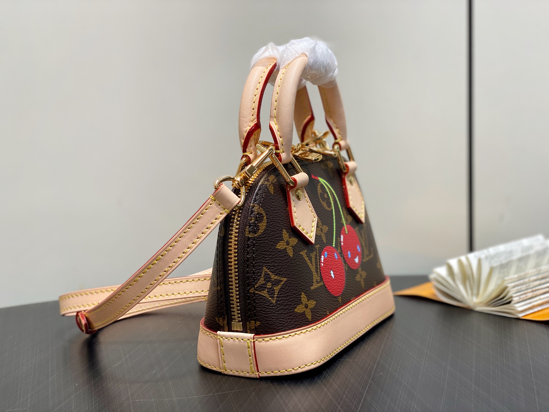 LV Alma bb(23.5 x 17.5 x 11.5)