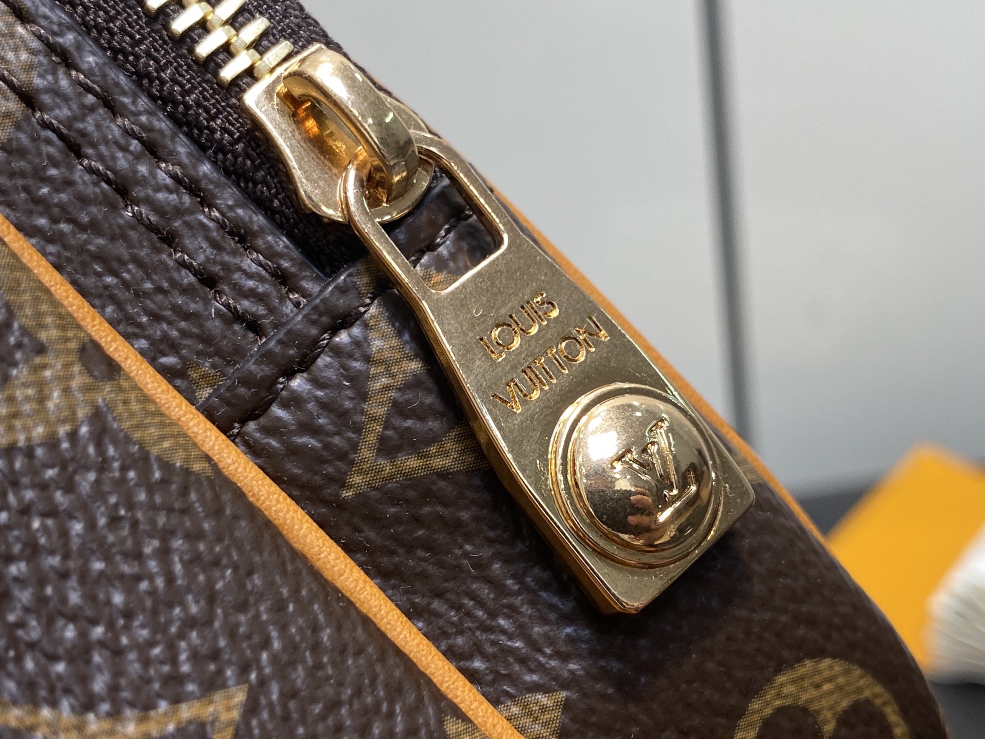 Louis Vuitton Nil Bd Bag (25.0× 9.0×15CM)