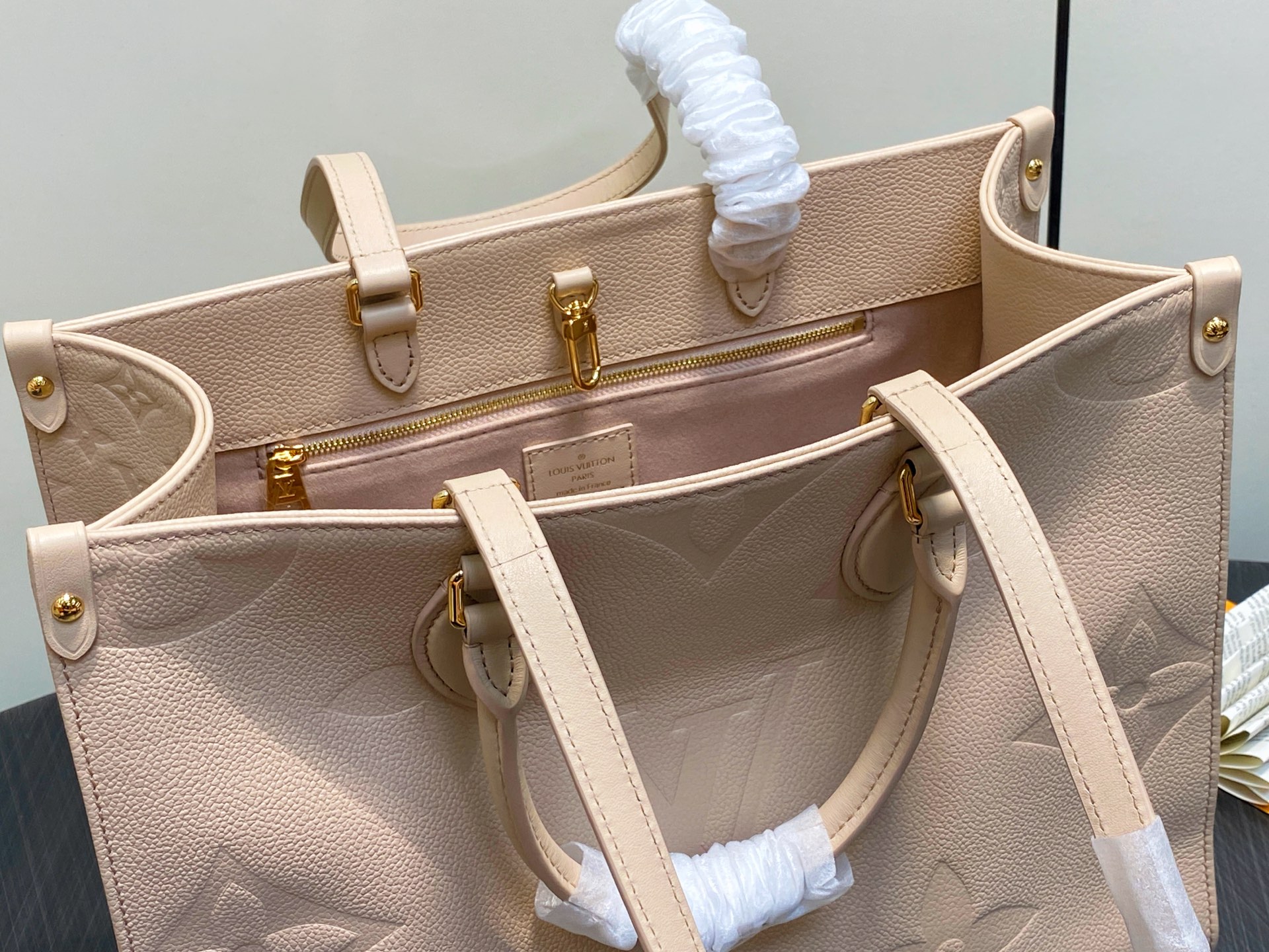 Louis Vuitton Onthego MM-35 x 27 x 14CM