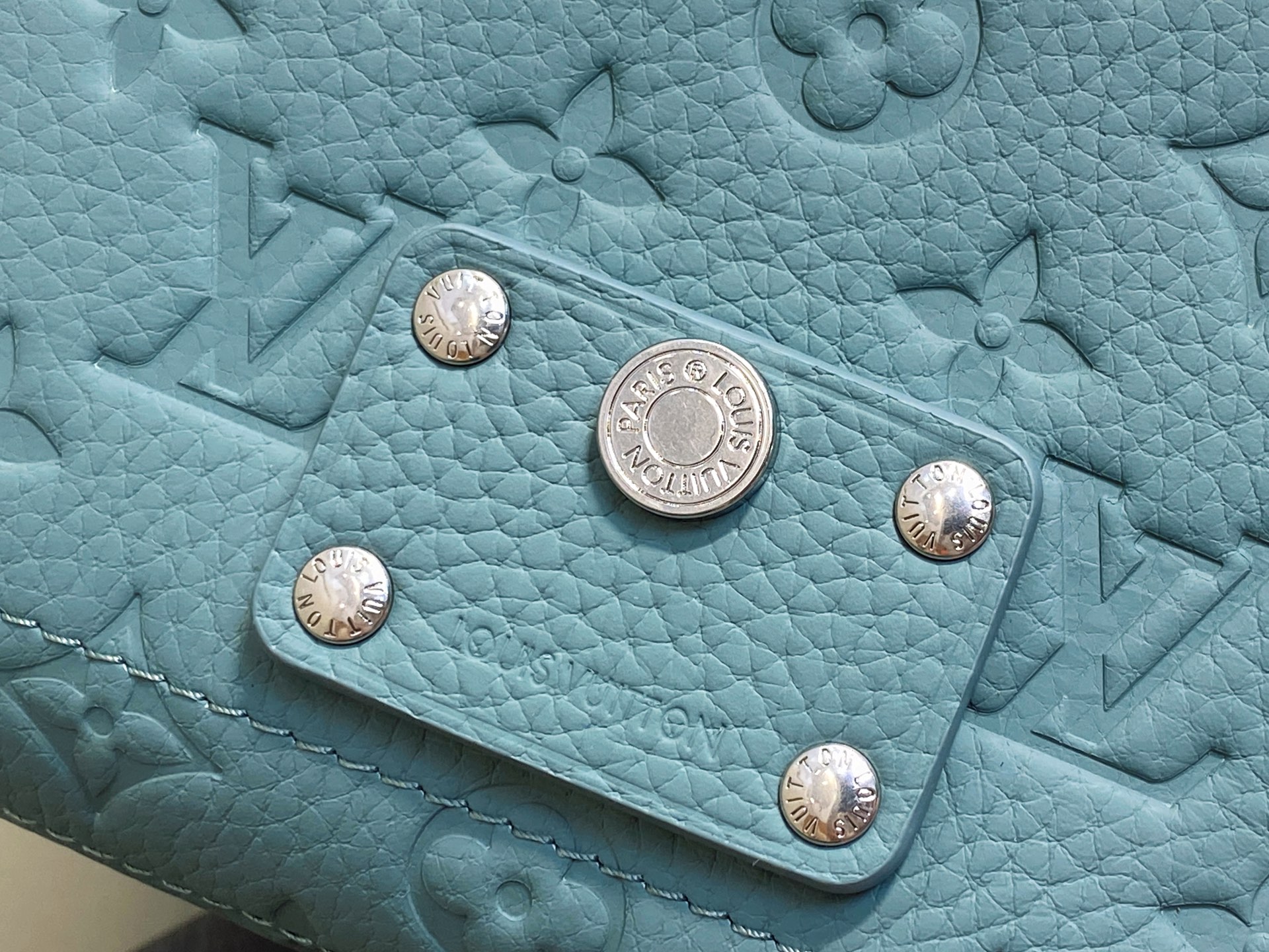 Louis Vuitton Soul Trunk Bag (19x15x7CM)