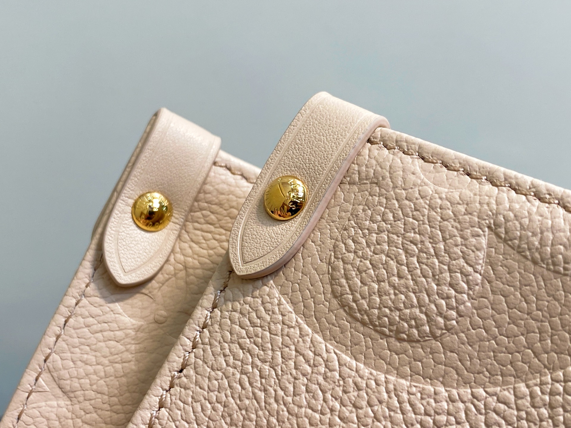 Louis Vuitton Onthego MM-35 x 27 x 14CM