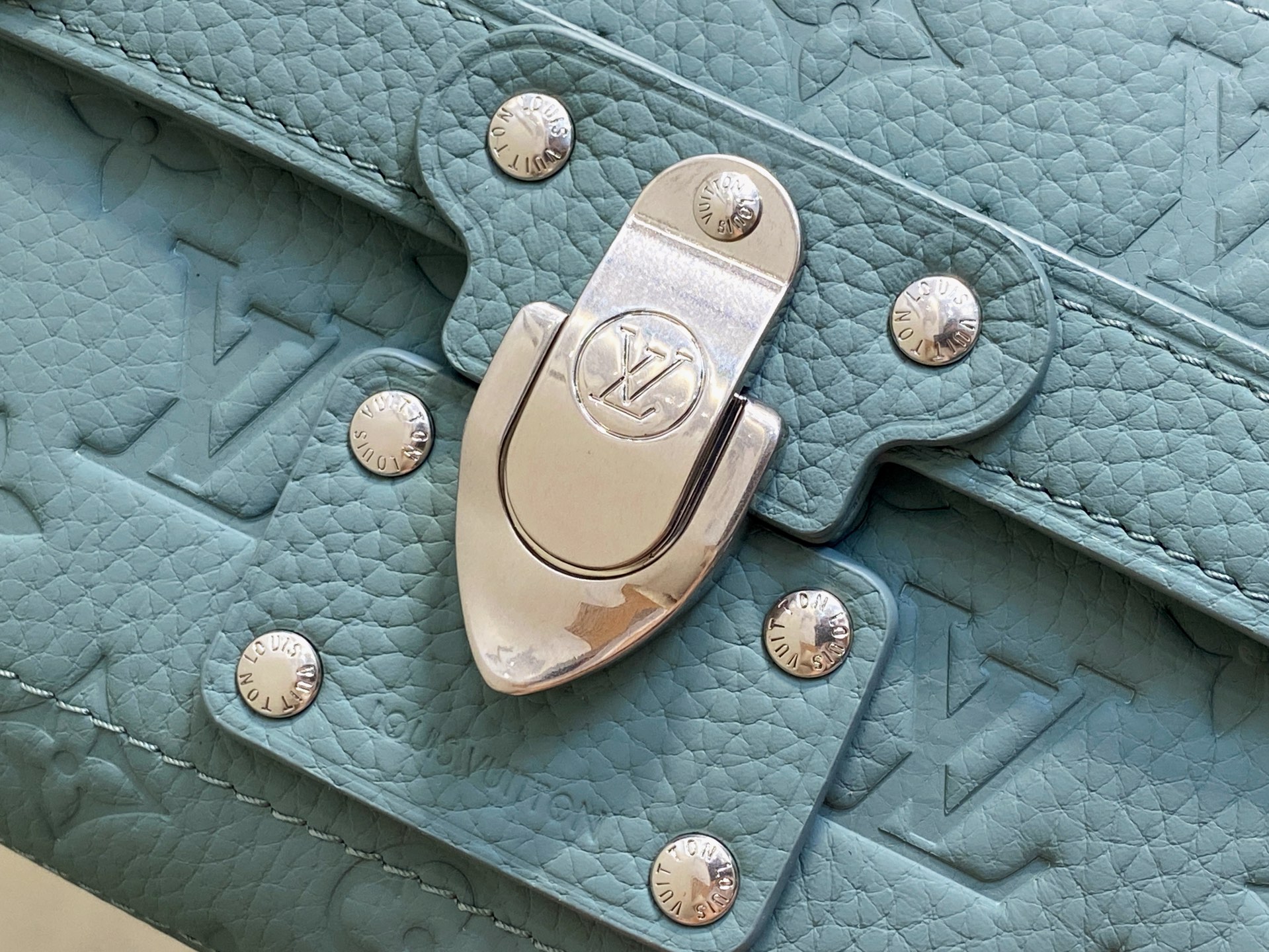 Louis Vuitton Soul Trunk Bag (19x15x7CM)