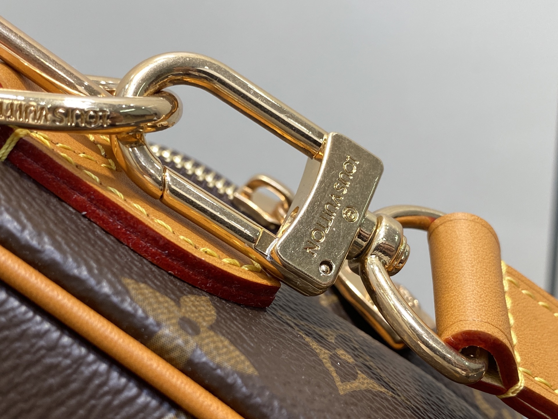 Louis Vuitton Nil Bd Bag (25.0× 9.0×15CM)