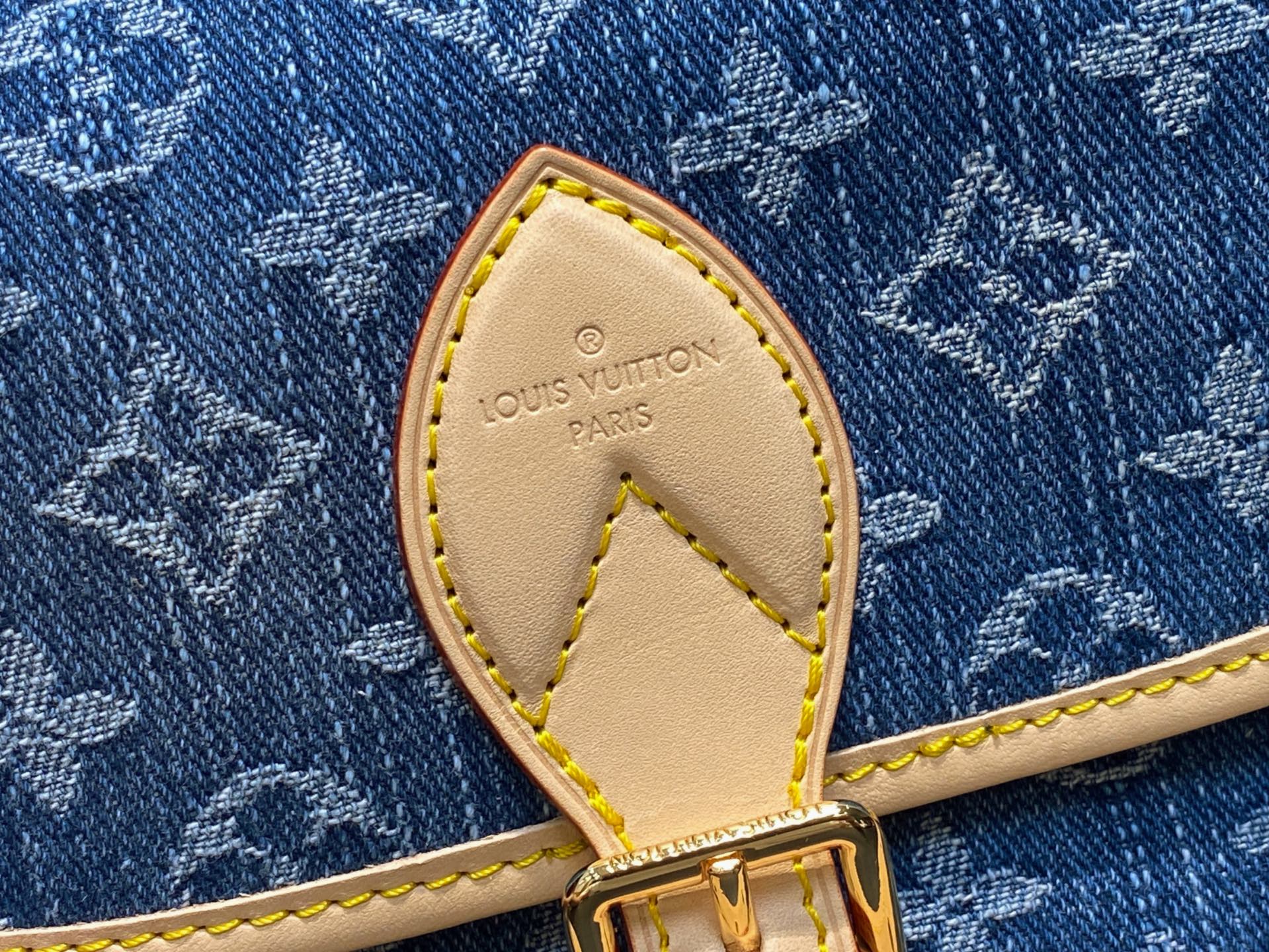 Louis Vuitton Nano Diane Bag (25.0× 9.0×15CM)