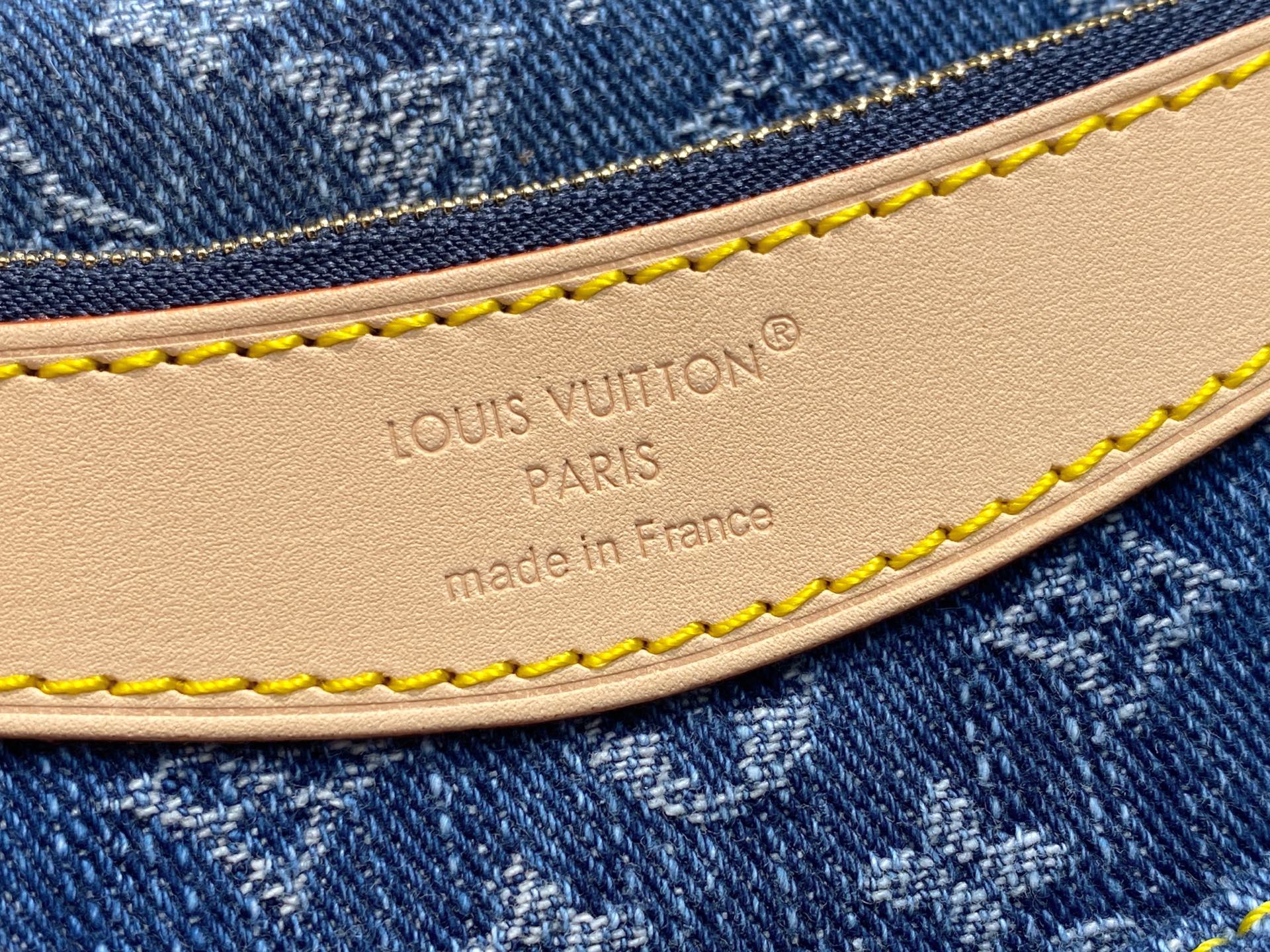 Louis Vuitton Nano Diane Bag (25.0× 9.0×15CM)
