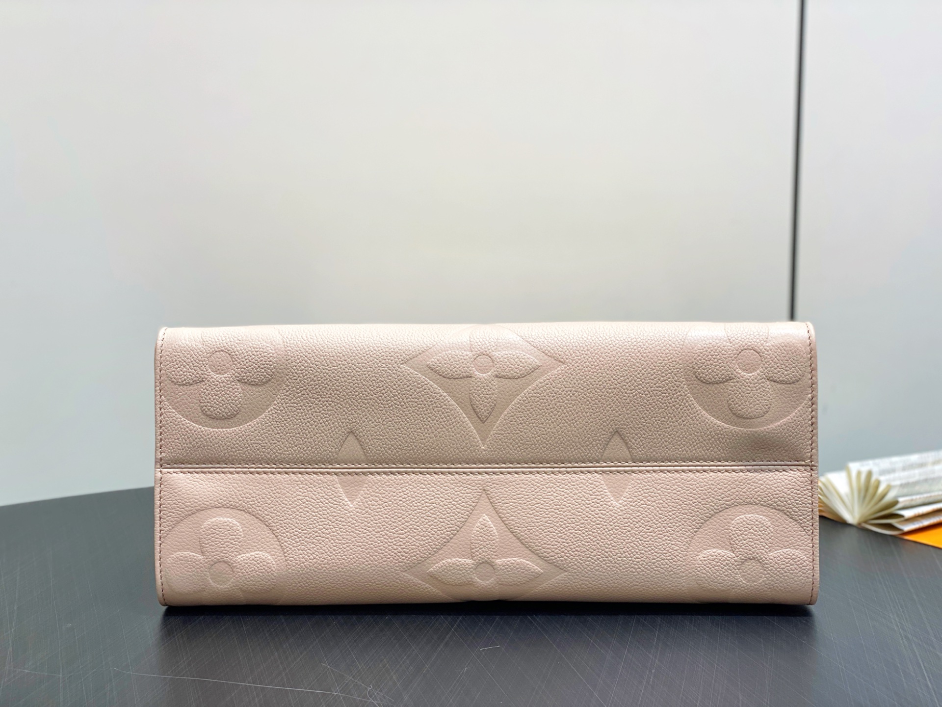 Louis Vuitton Onthego MM-35 x 27 x 14CM