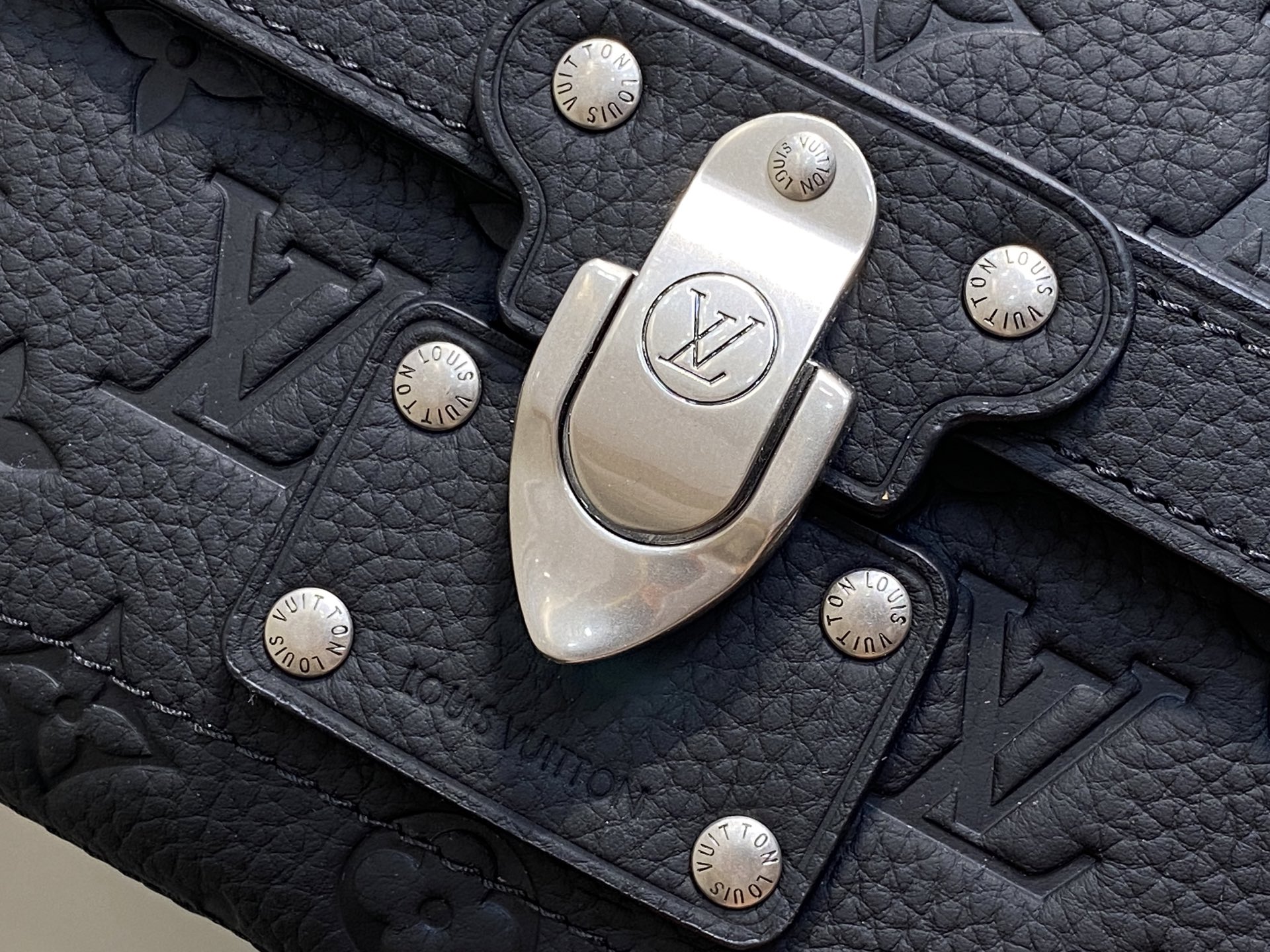 Louis Vuitton Soul Trunk Bag (19x15x7CM)