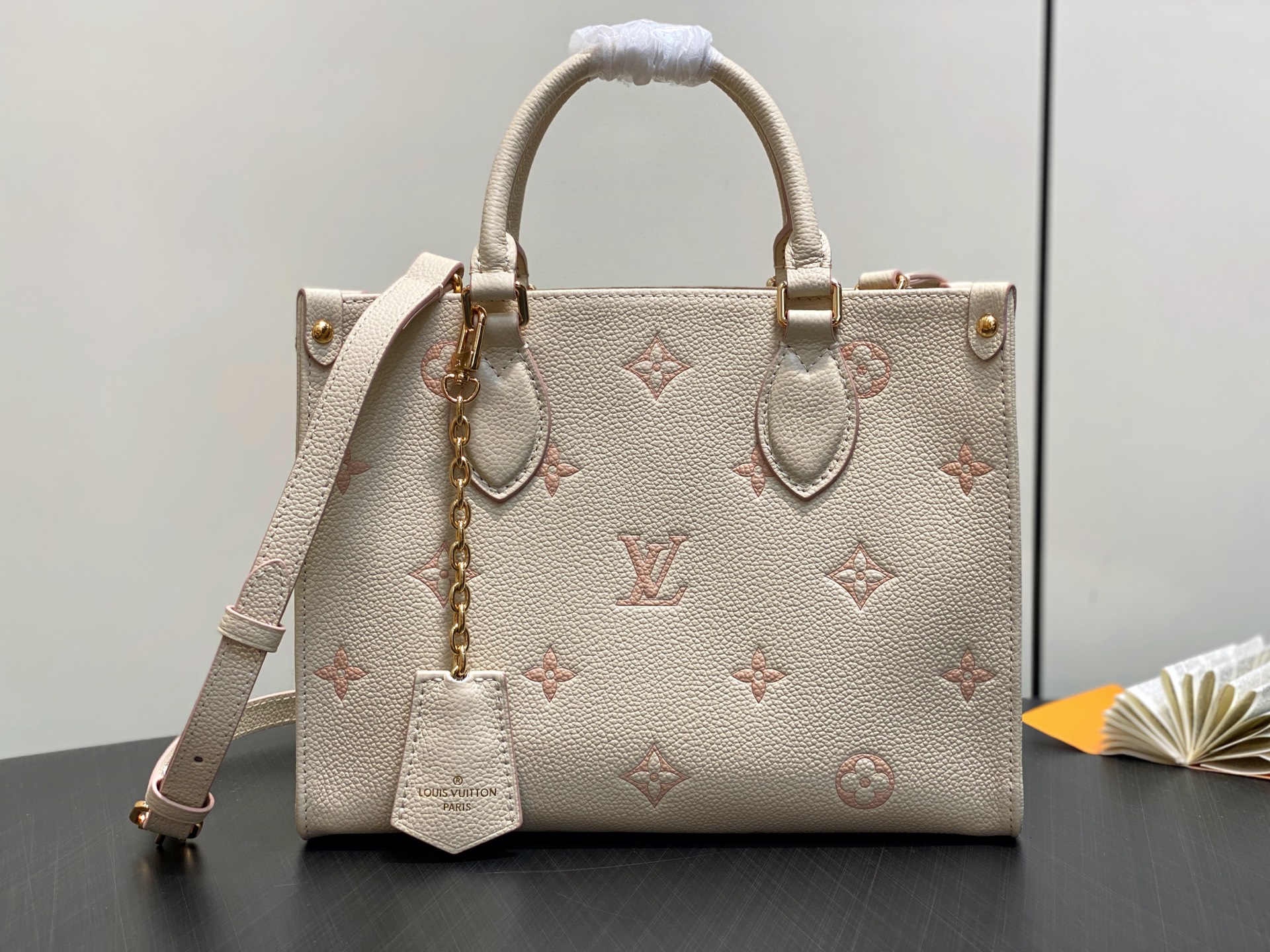 Louis Vuitton Onthego-19 x 11.5 x 25CM
