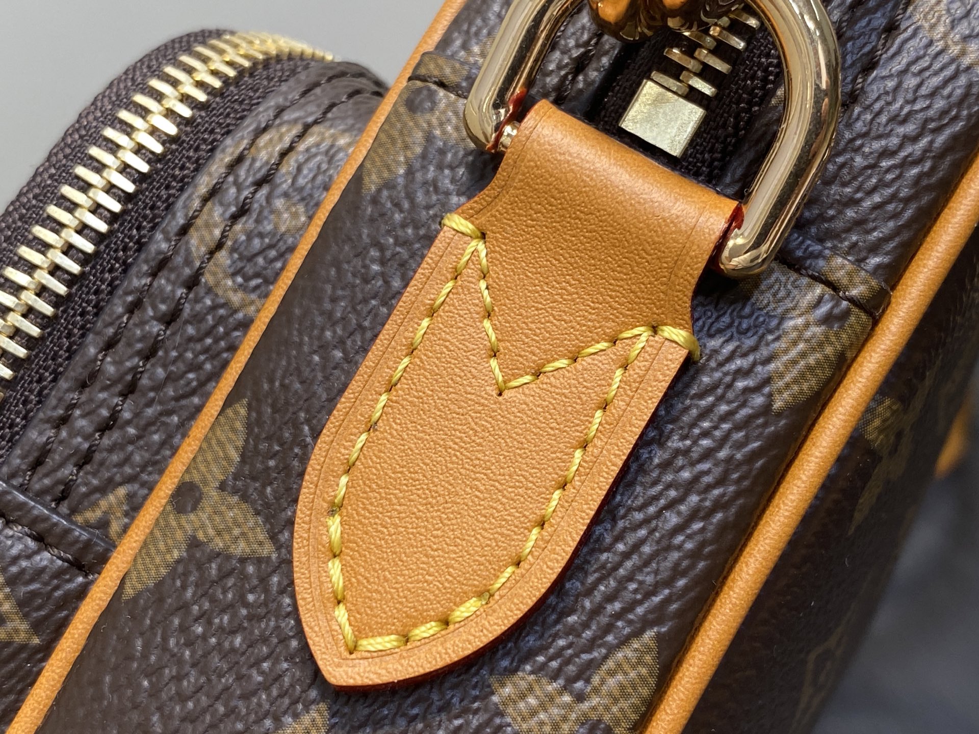 Louis Vuitton Nil Bd Bag (25.0× 9.0×15CM)