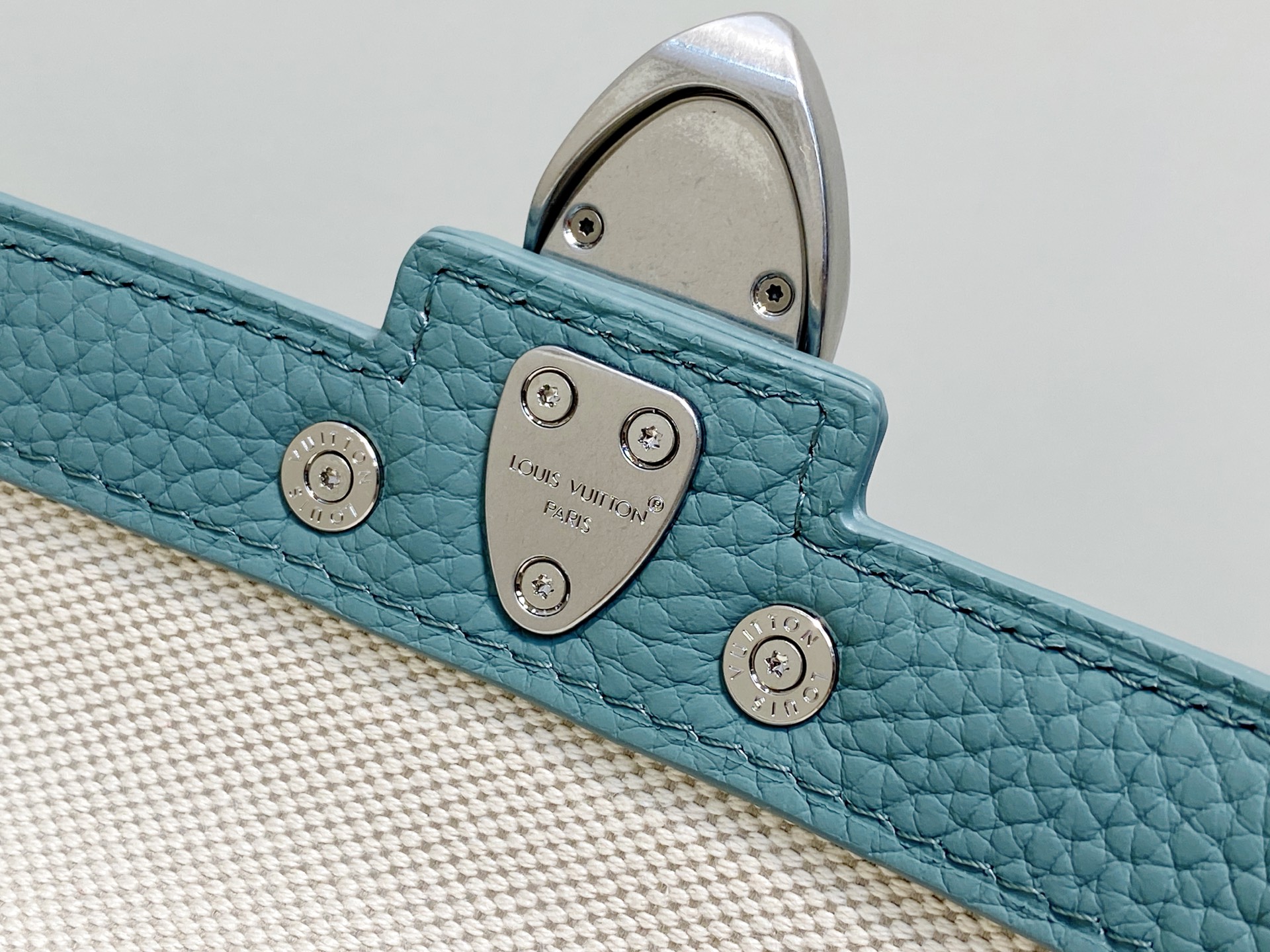 Louis Vuitton Soul Trunk Bag (19x15x7CM)