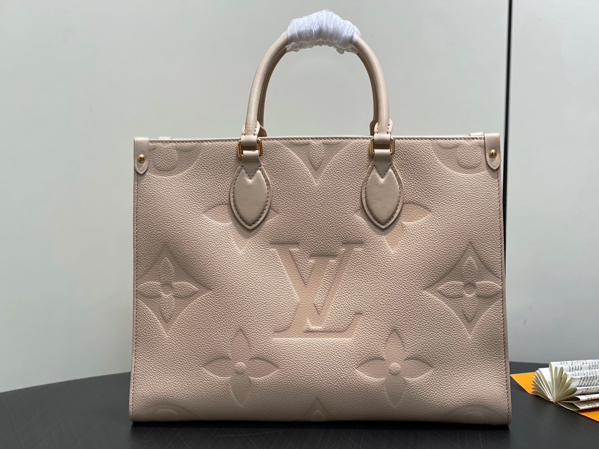 Louis Vuitton Onthego MM-35 x 27 x 14CM