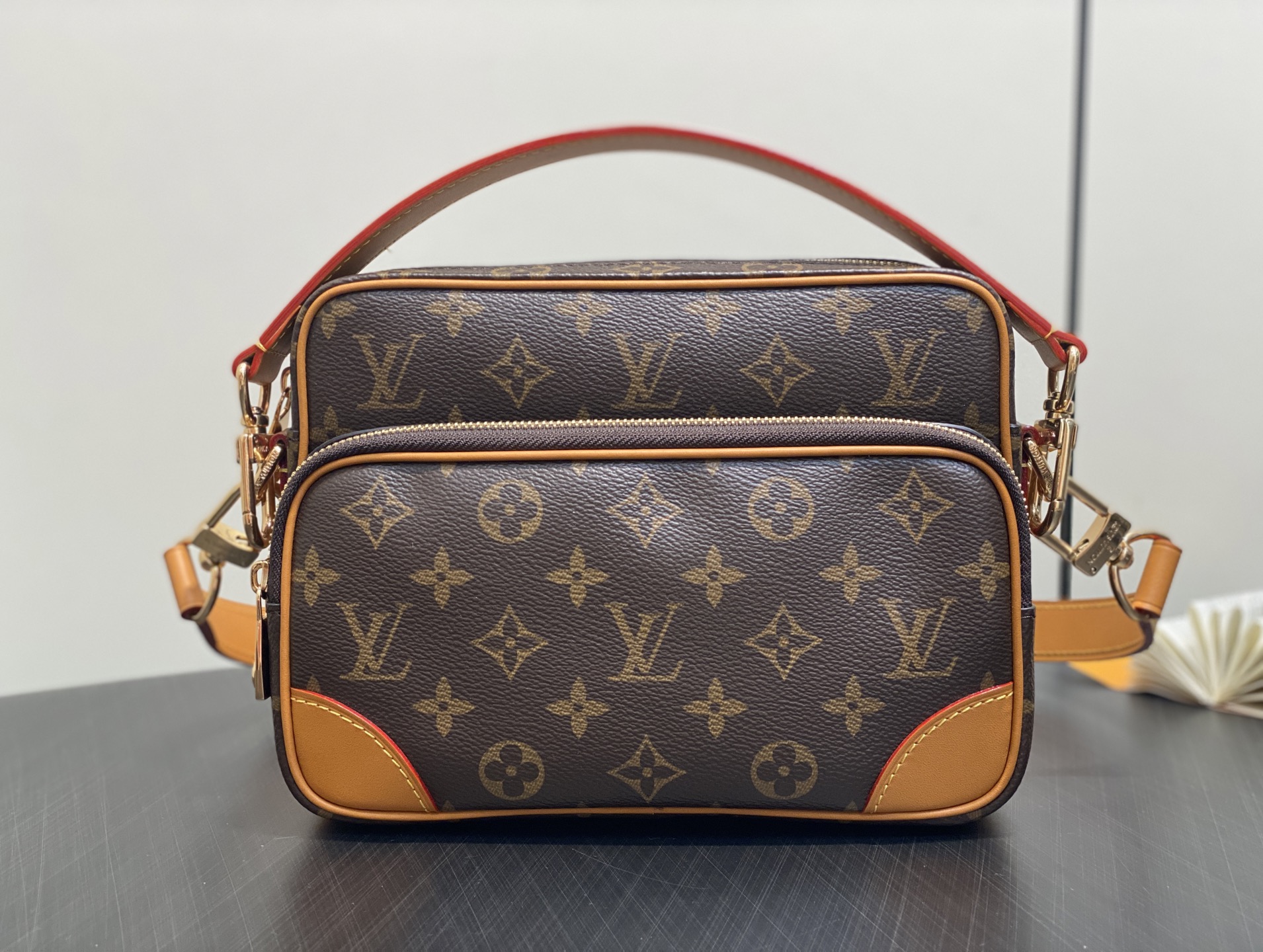 Louis Vuitton Nil Bd Bag (25.0× 9.0×15CM)
