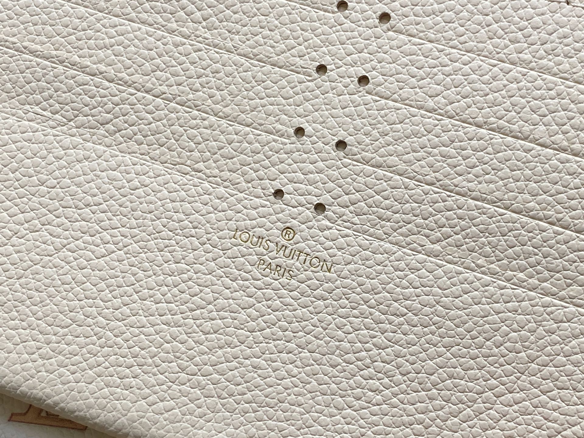 Louis Vuitton Pochette Felicie(21.0 x 11.0 x 2.0 CM)