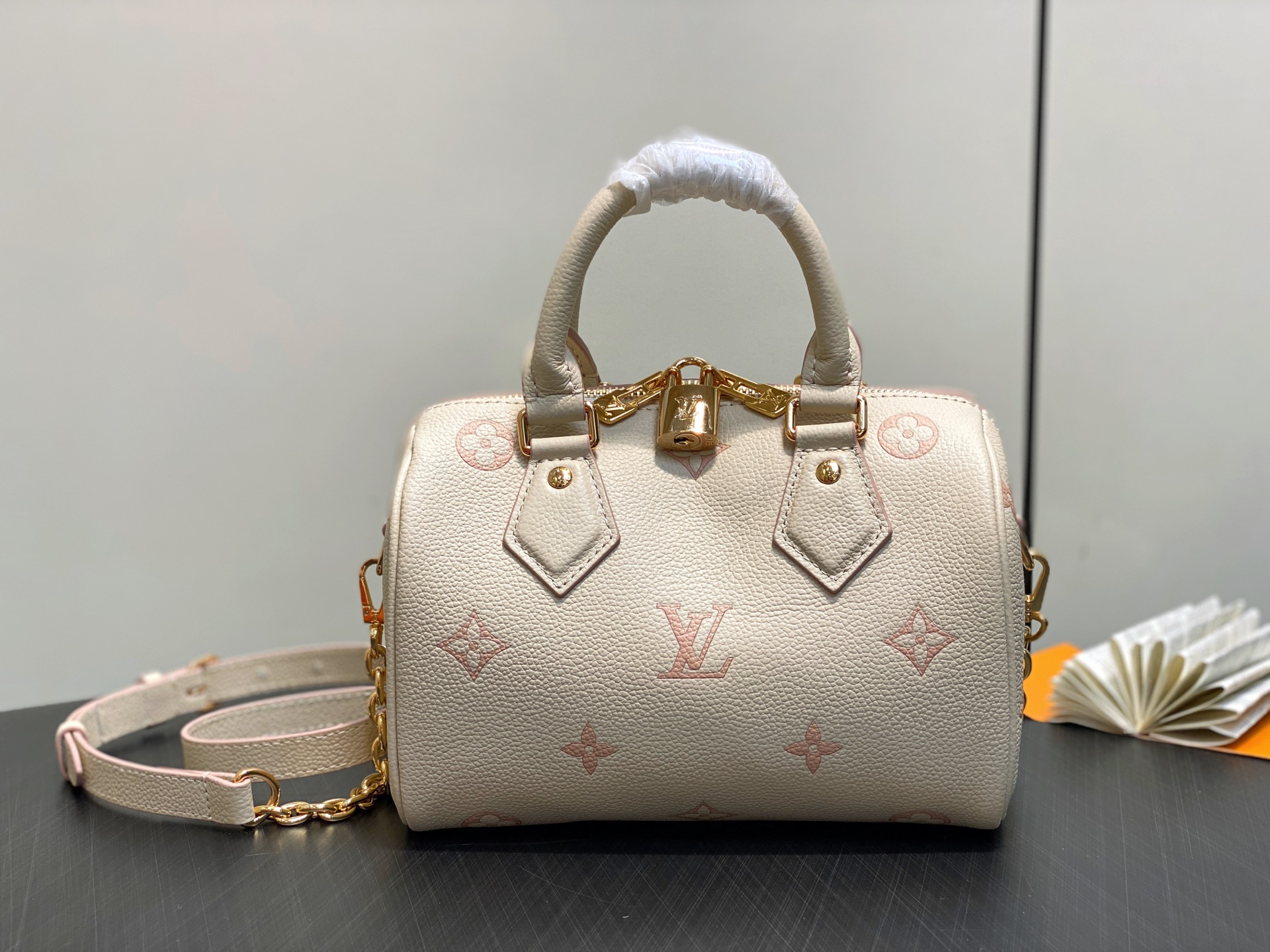 LV Speedy Bandoulière 20(13.5 x 12 x 20.5CM)