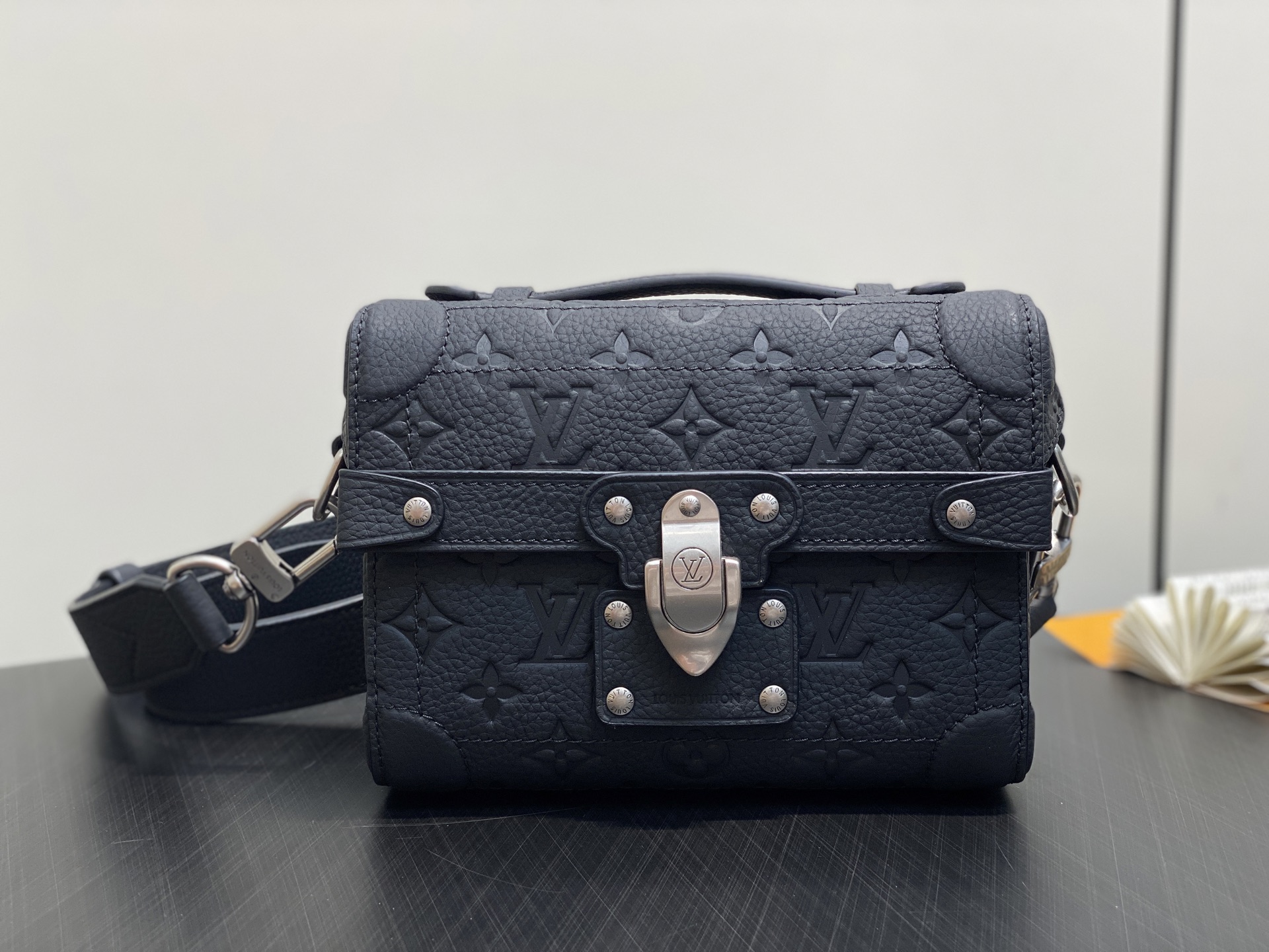 Louis Vuitton Soul Trunk Bag (19x15x7CM)