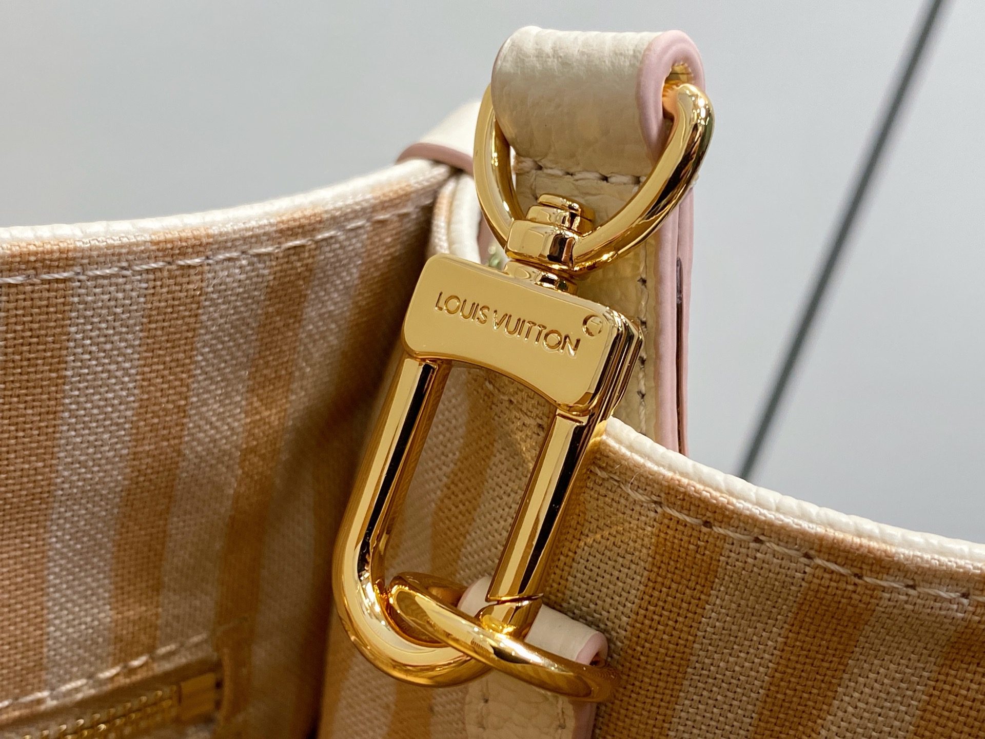 Louis Vuitton Onthego-19 x 11.5 x 25CM