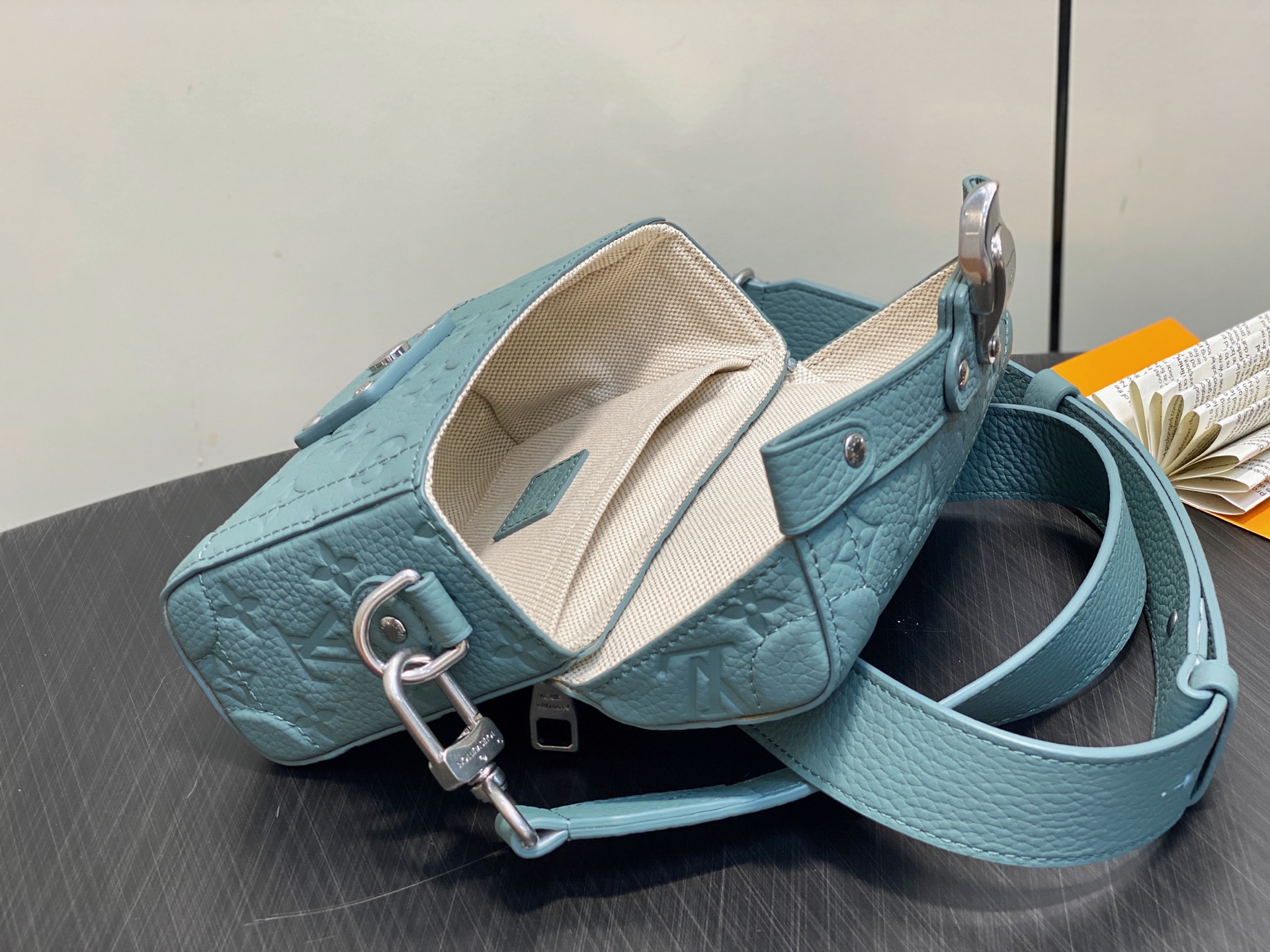 Louis Vuitton Soul Trunk Bag (19x15x7CM)