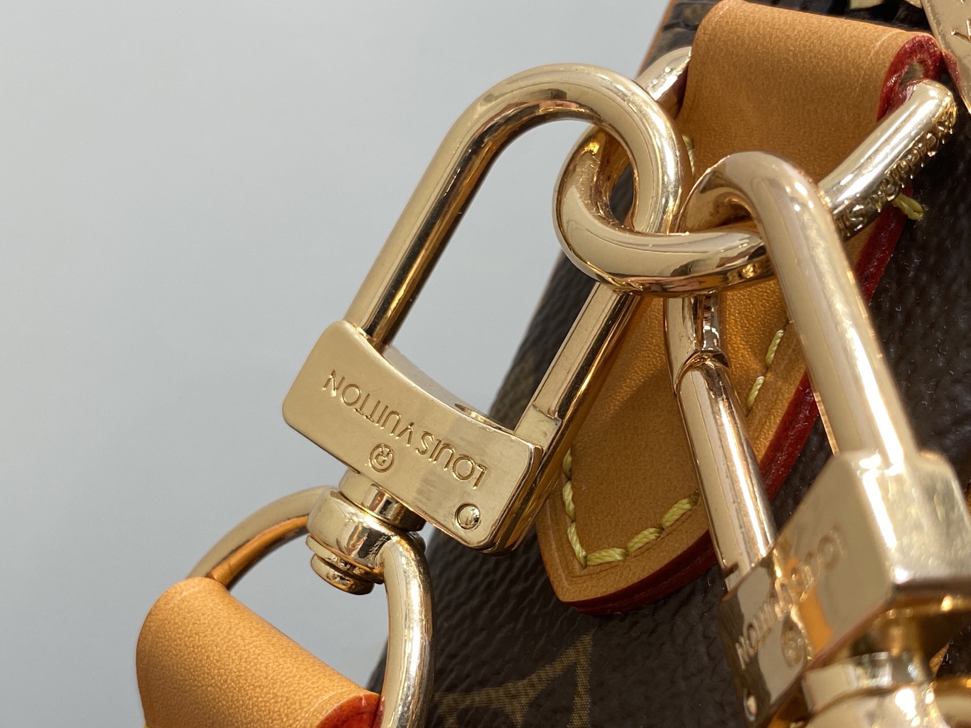 Louis Vuitton Nil Bd Bag (25.0× 9.0×15CM)