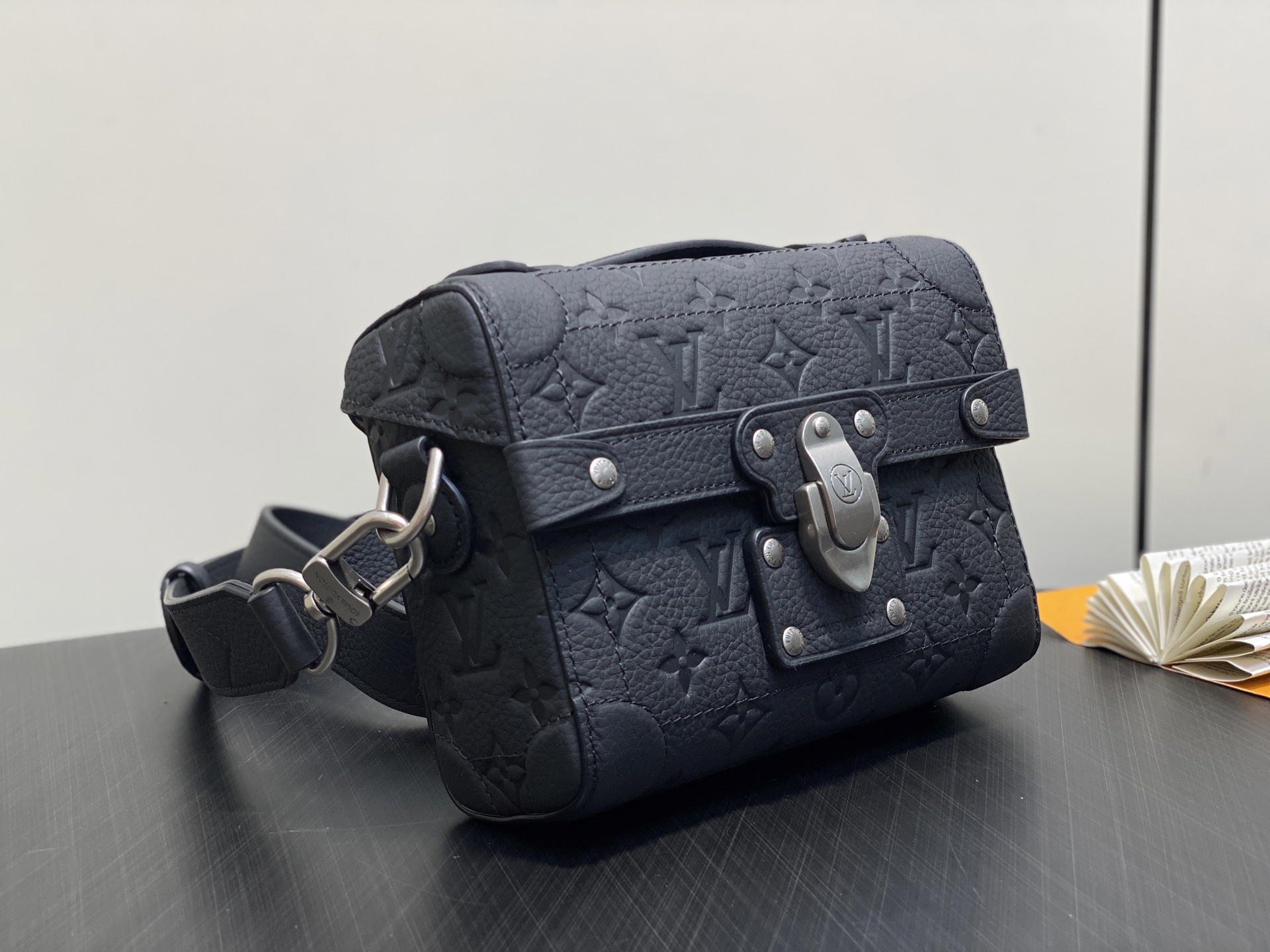 Louis Vuitton Soul Trunk Bag (19x15x7CM)