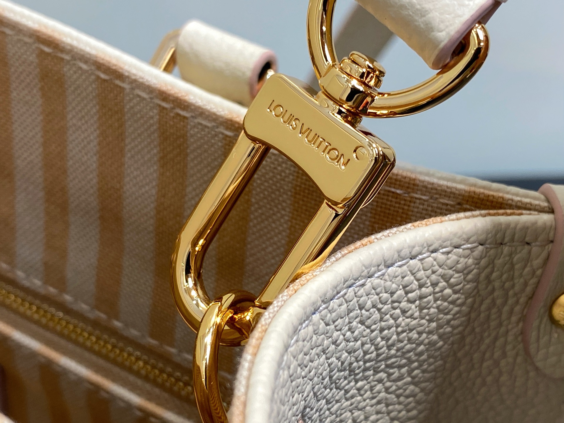 Louis Vuitton Onthego-19 x 11.5 x 25CM