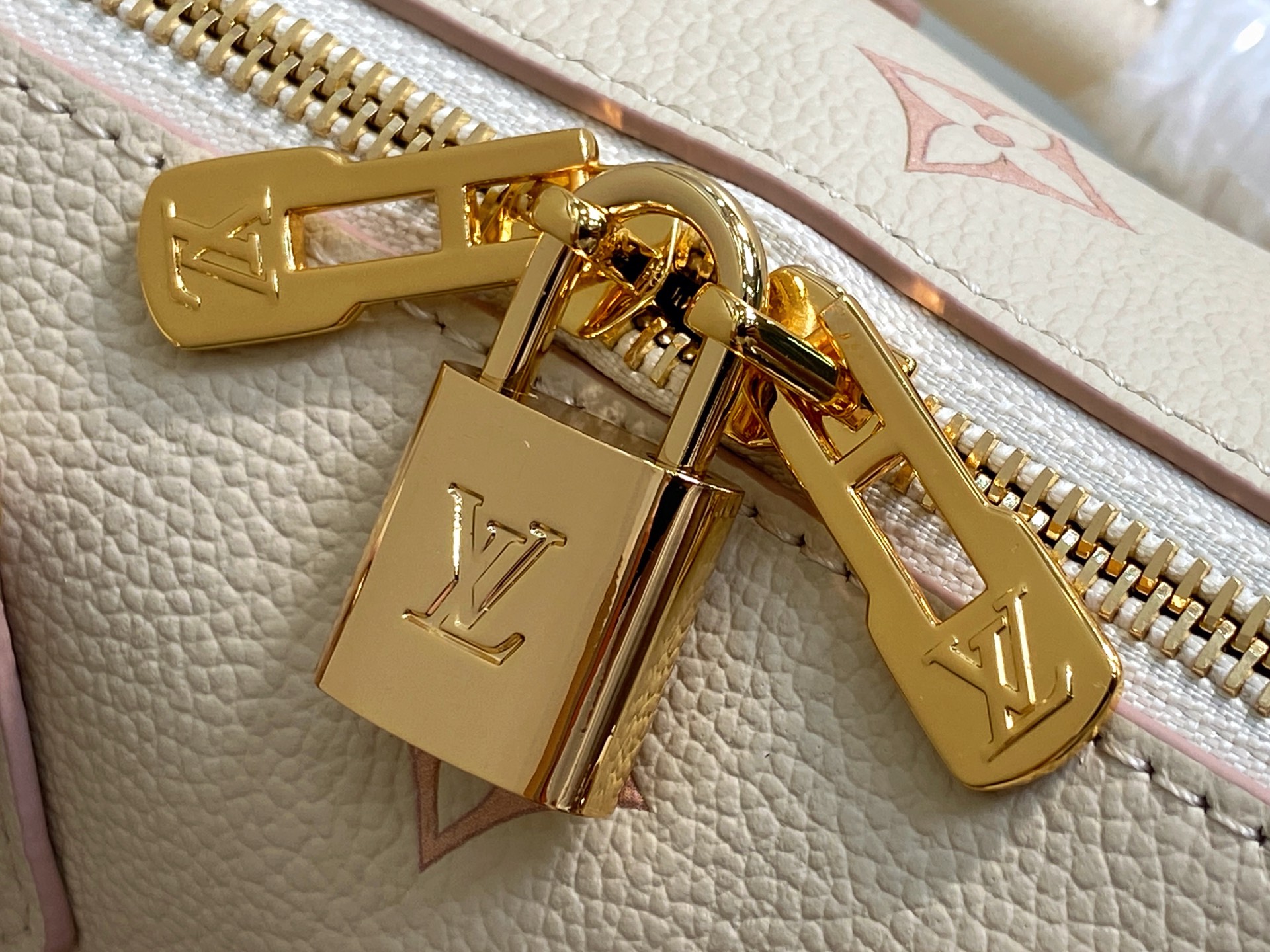 LV Speedy Bandoulière 20(13.5 x 12 x 20.5CM)