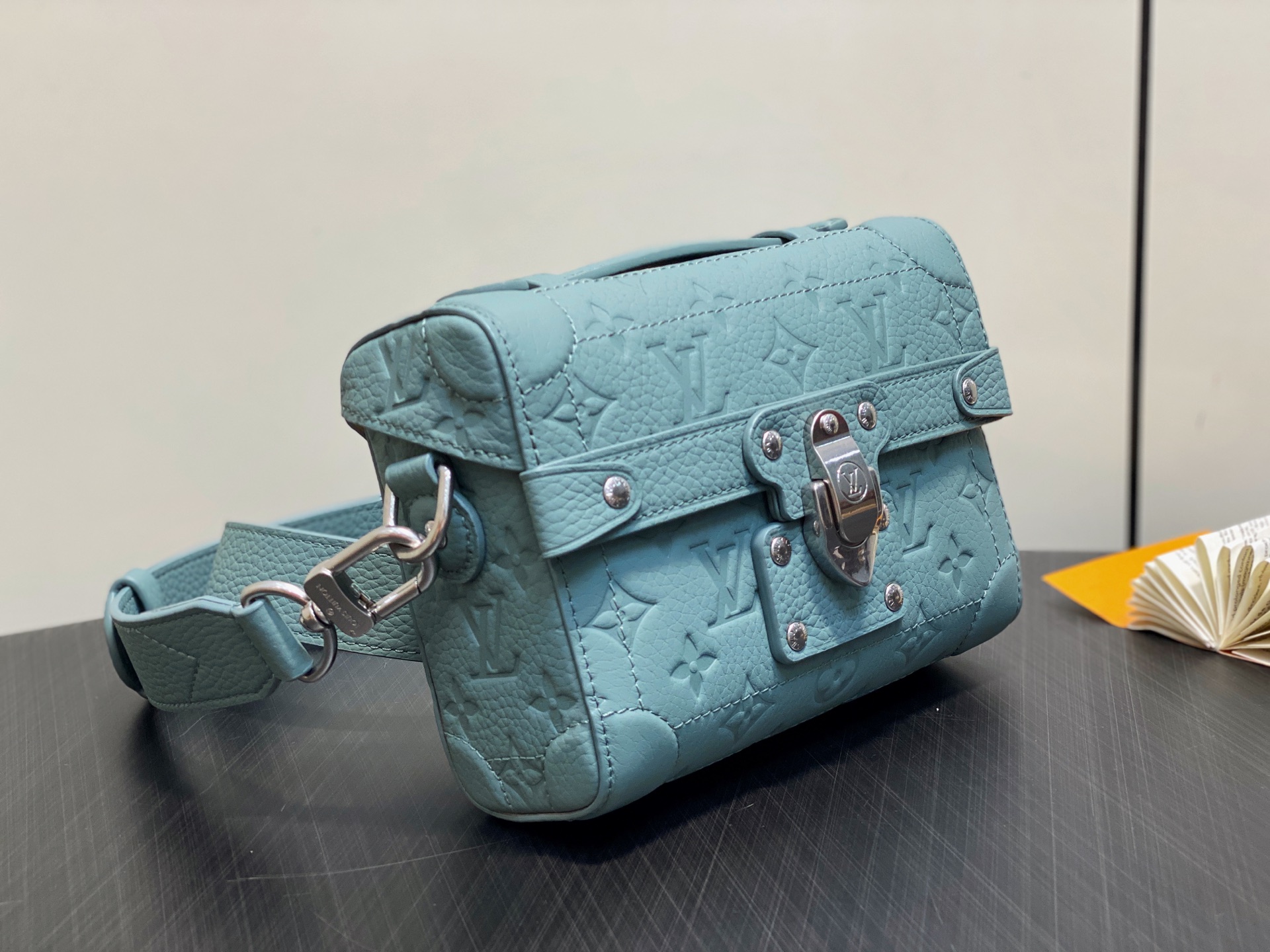 Louis Vuitton Soul Trunk Bag (19x15x7CM)