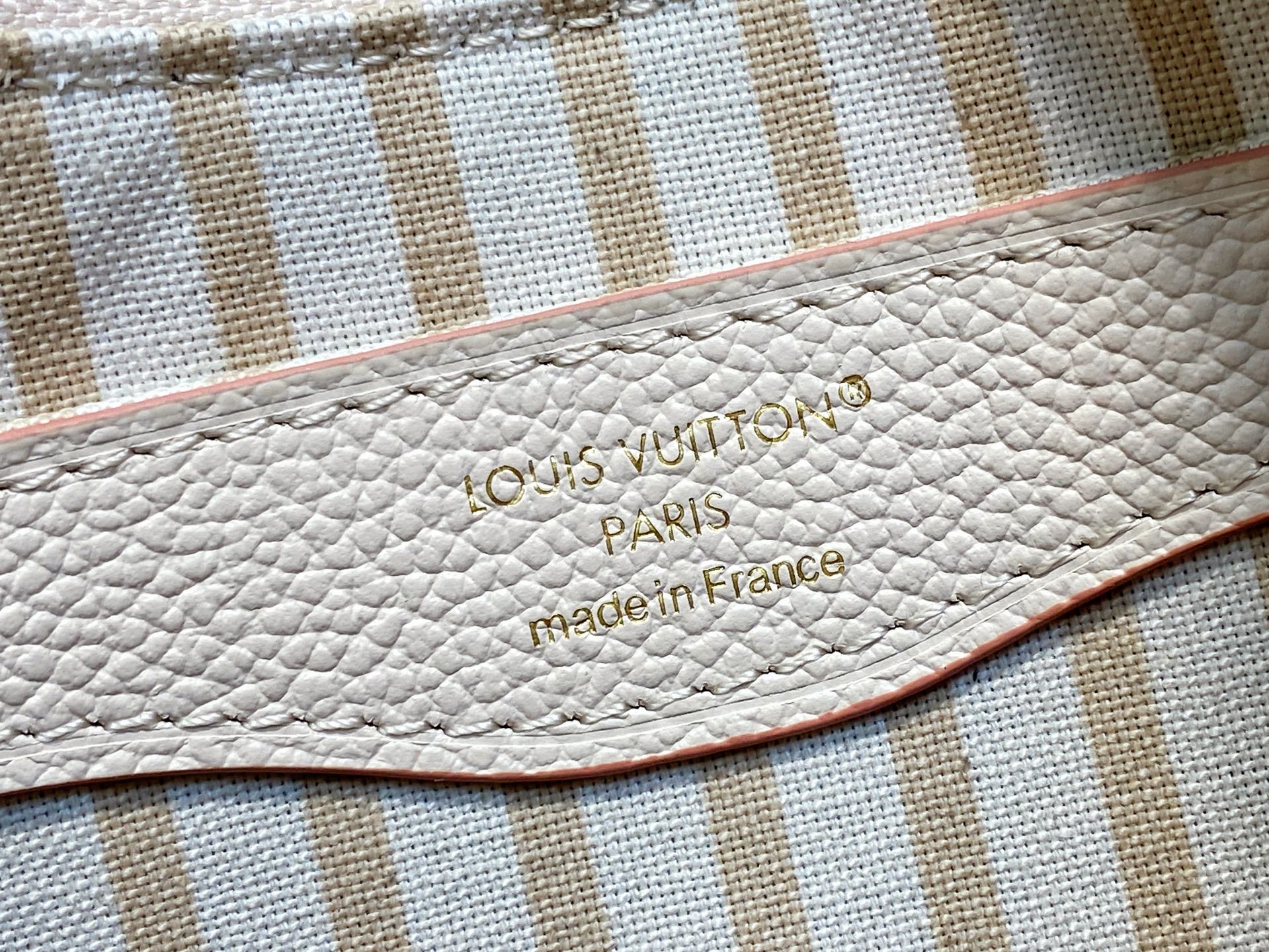 Louis Vuitton Boulogne Bag (16 x 9.5 x 29CM)