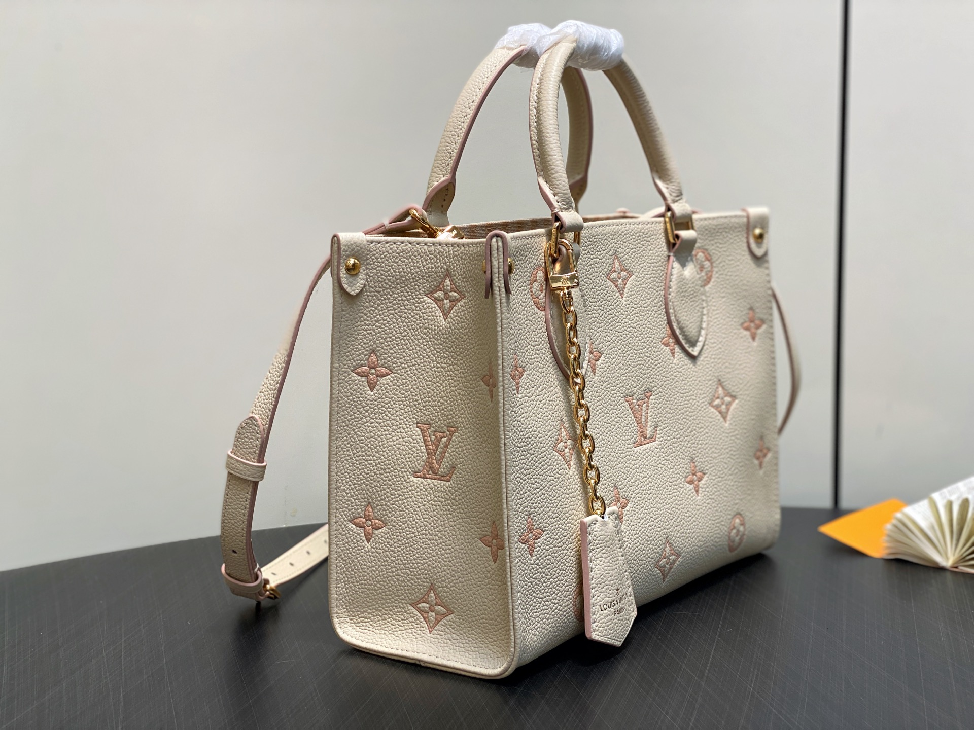 Louis Vuitton Onthego-19 x 11.5 x 25CM