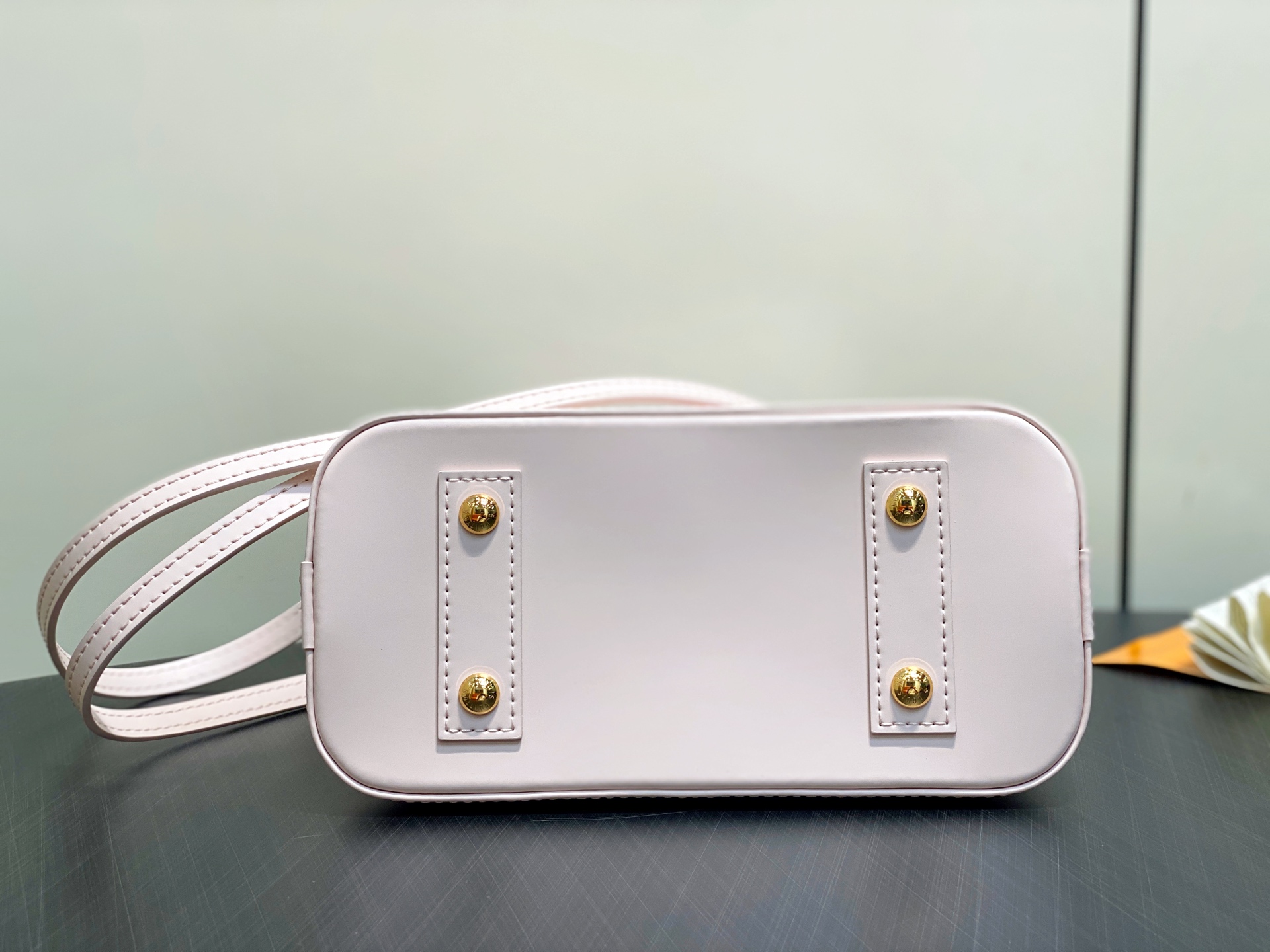 LV × TM ALMA BB(23.5 x 17.5 x 11.5)