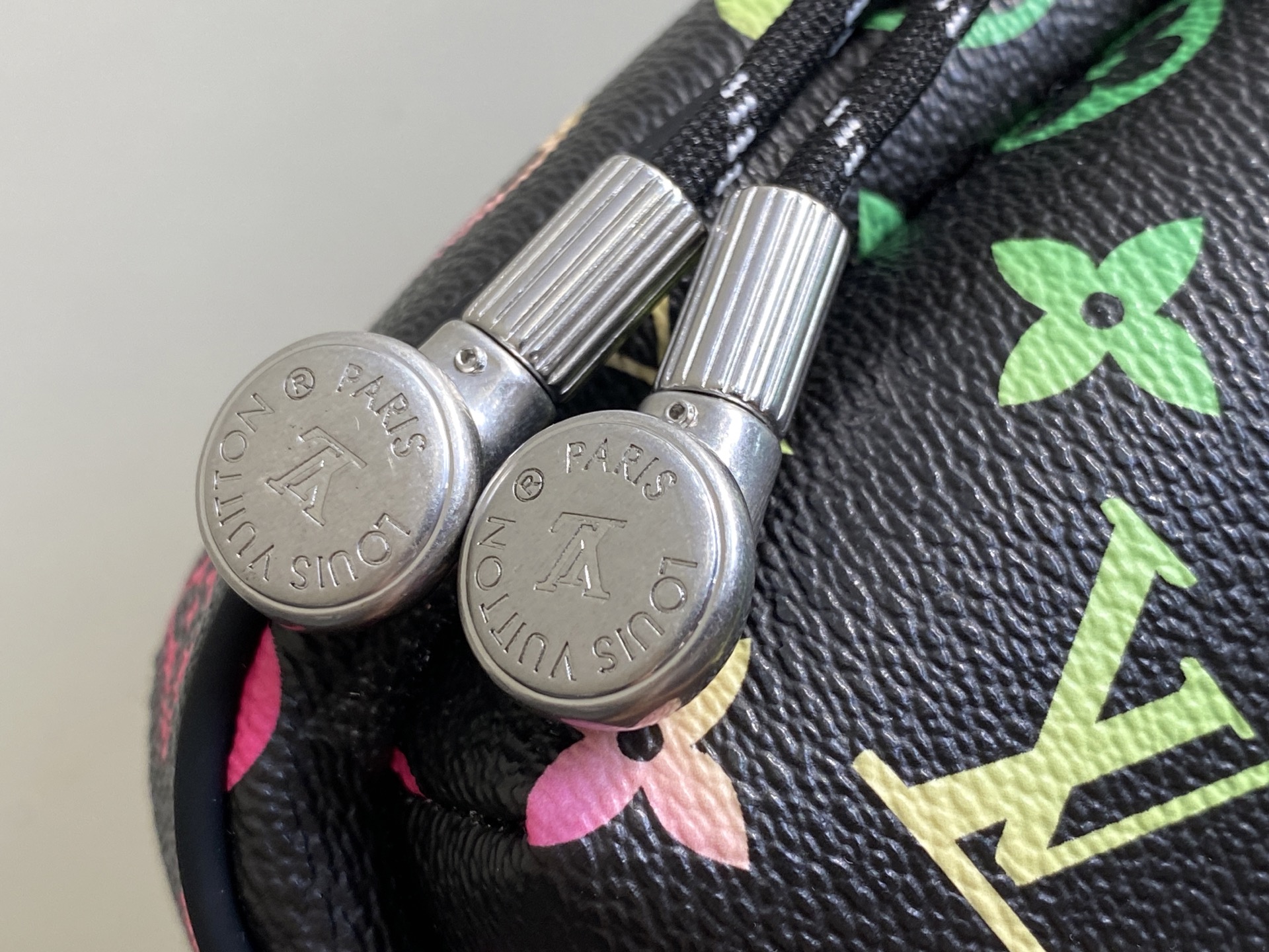 LV Avenue Bag(16 x 33 x 5.7CM)